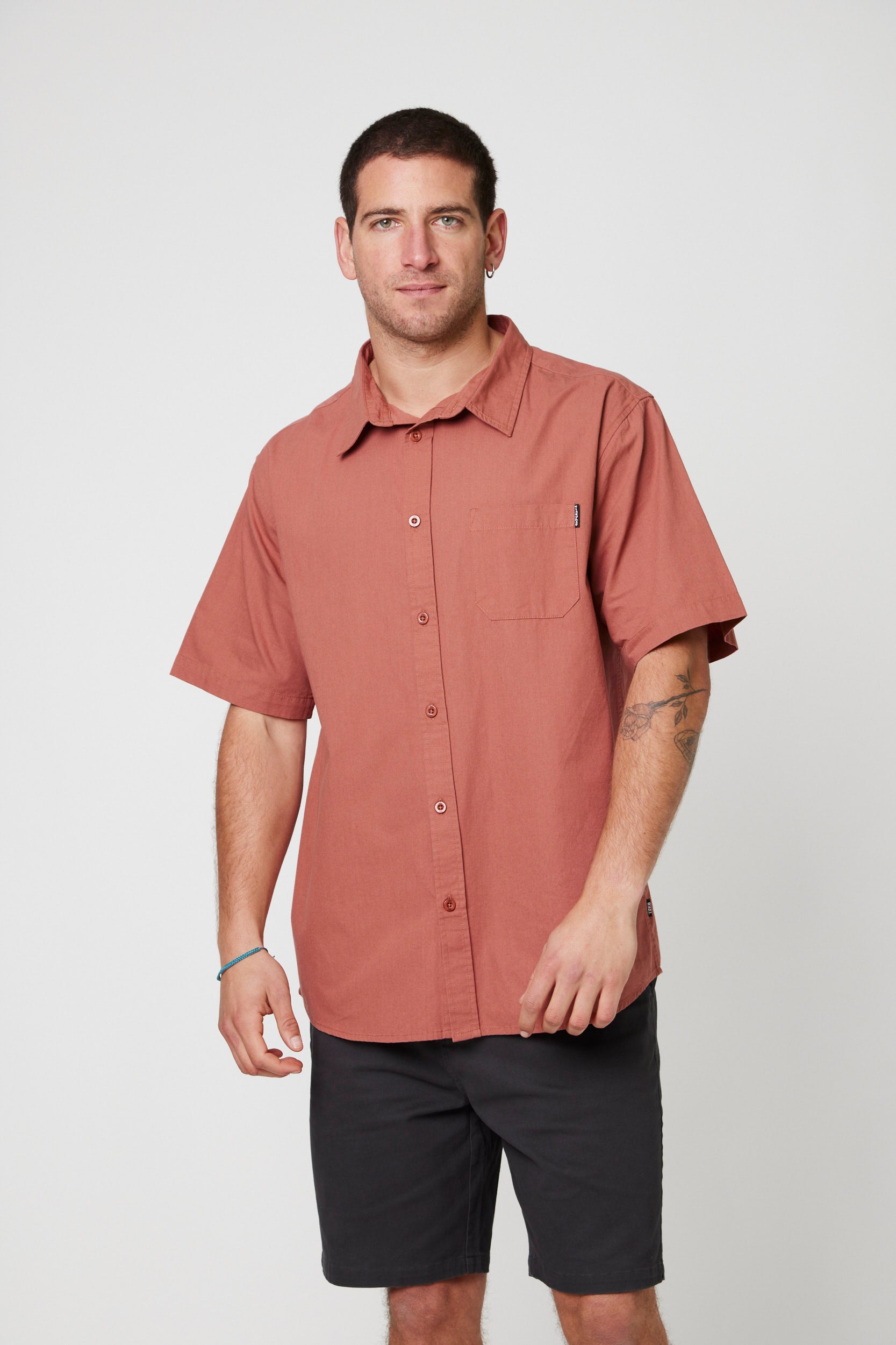 Camisa Solid Burdeo