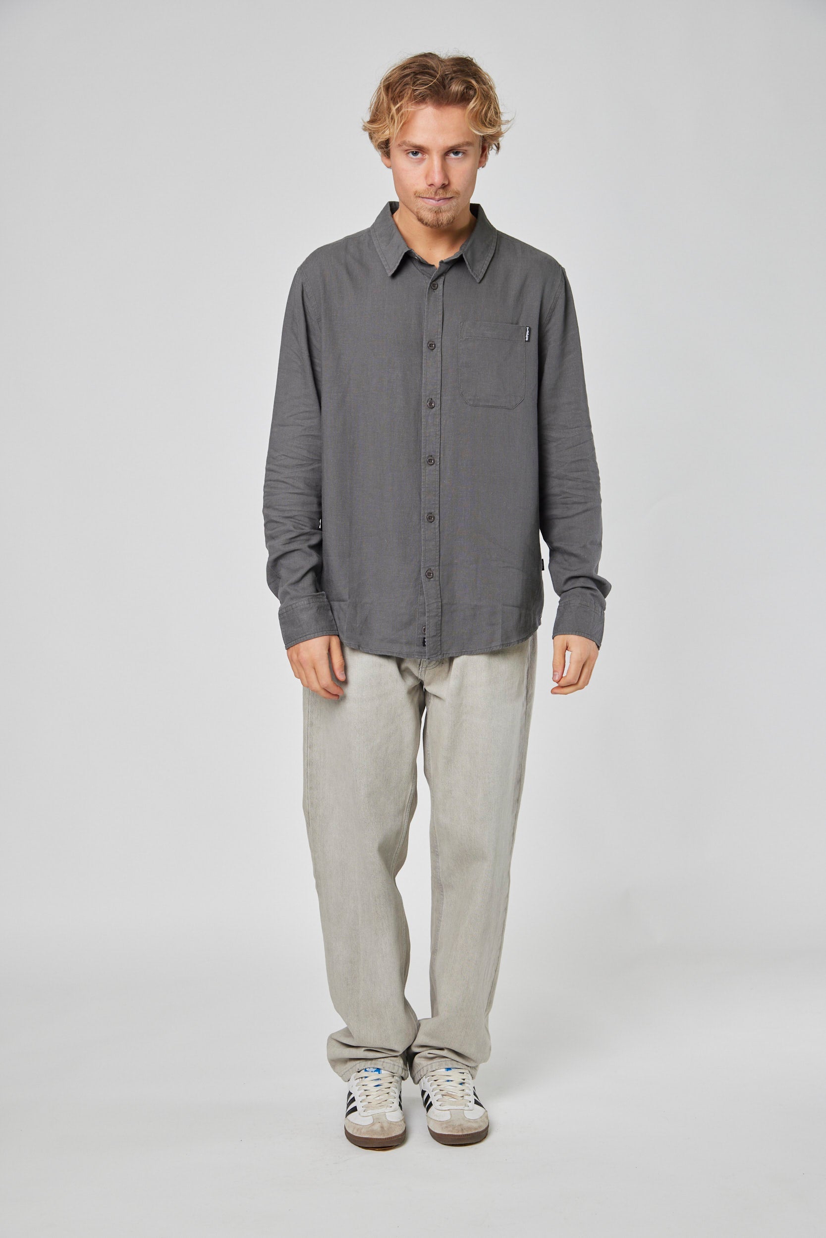 Camisa Gris Hombre Clutch