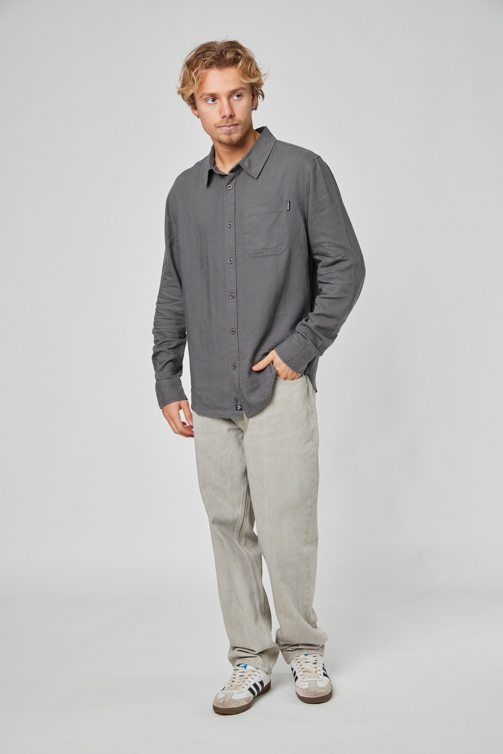 Camisa Gris Hombre Clutch