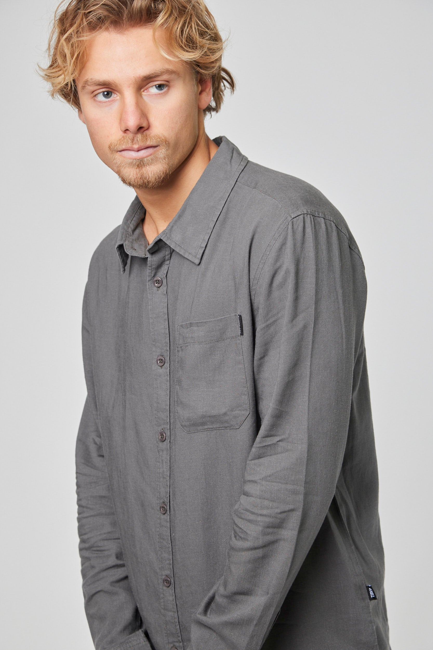 Camisa Gris Hombre Clutch