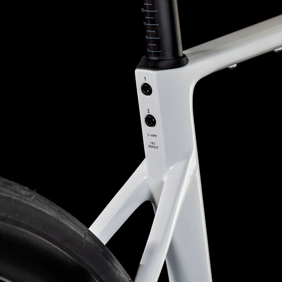 Bicicleta Ruta Cube Attain C:62 SLX cotton Gris
