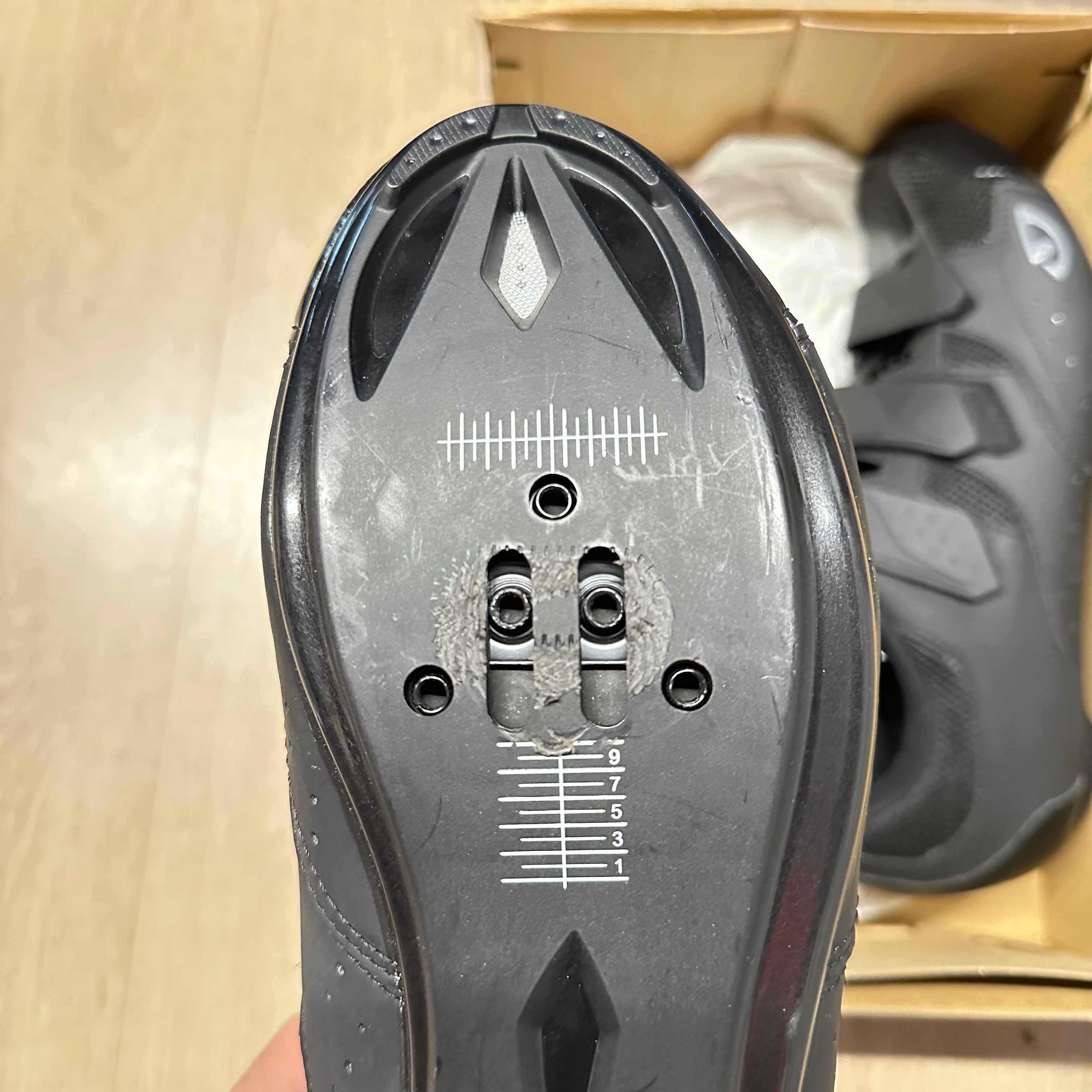 Giro Zapatilla Techne Black (Con detalles)