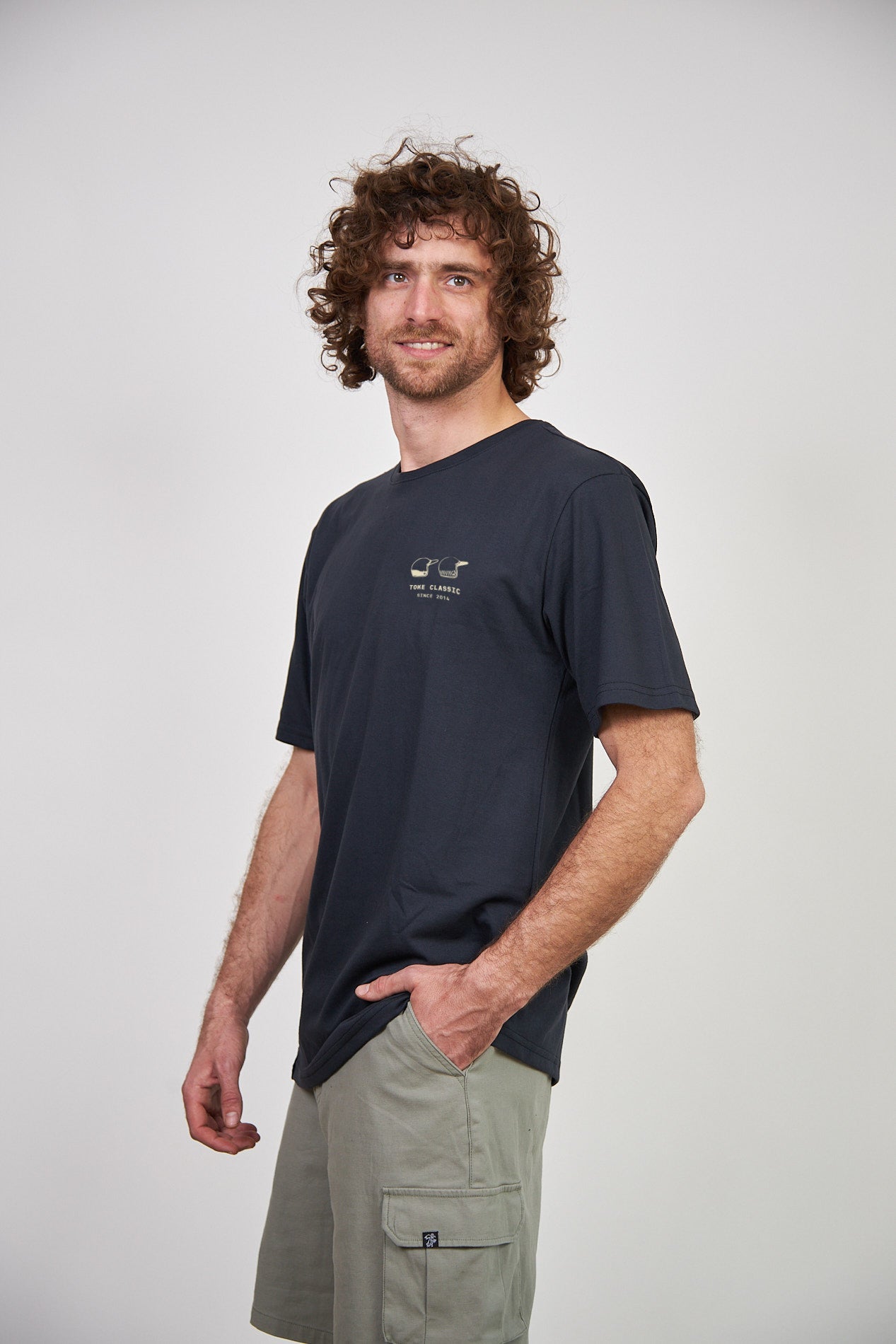 Polera Hombre Negra Manga Corta Cascos