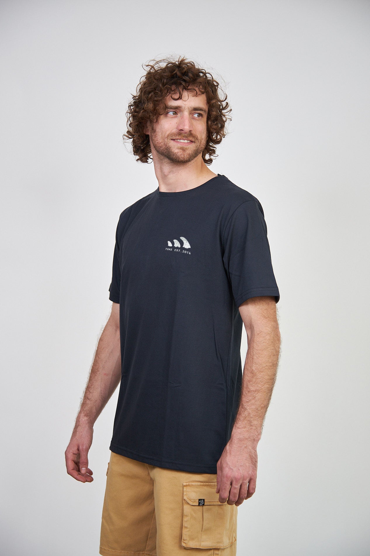 Polera Negra Manga Corta Quilla