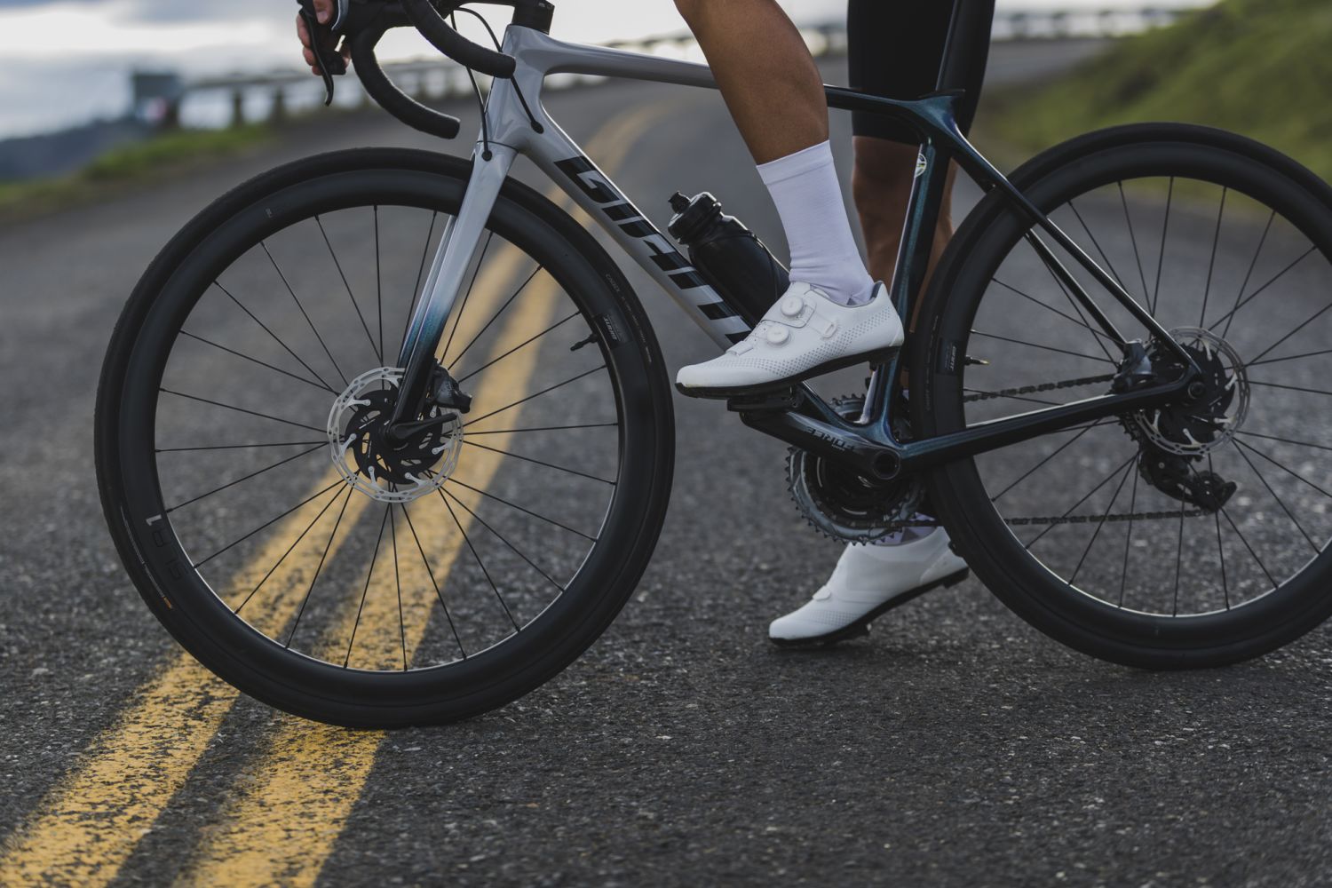 Giant Zapatilla Surge Elite White/Black - Rideshop