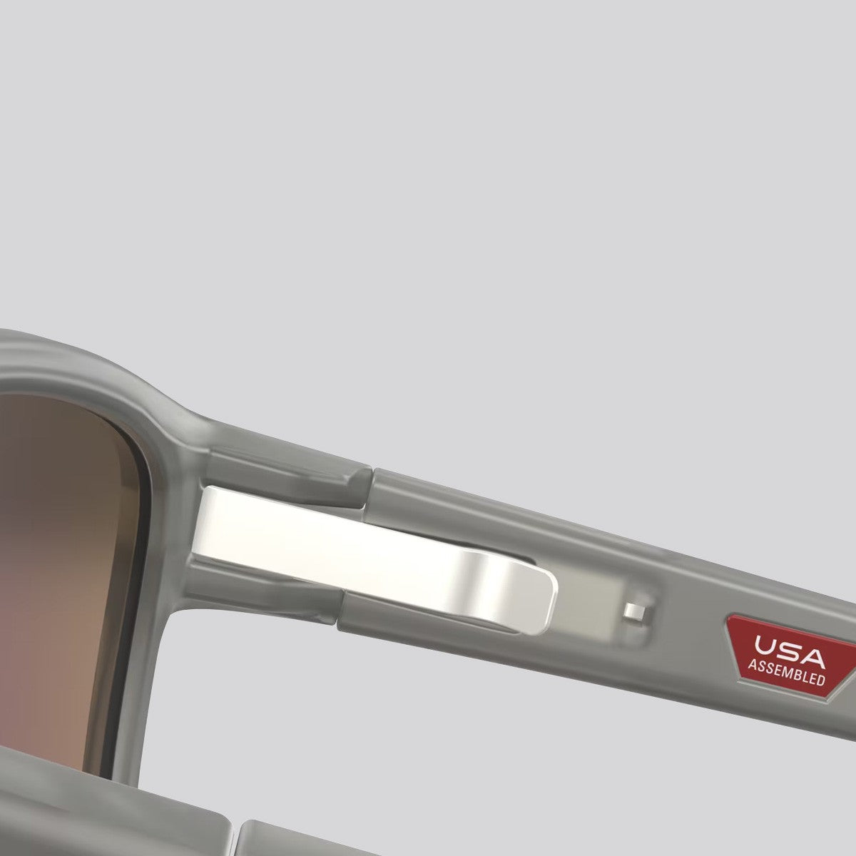 Lentes de Sol Oakley Latch Beta Matte Grey Ink / Prizm Sapphire Polarizado - vista 6