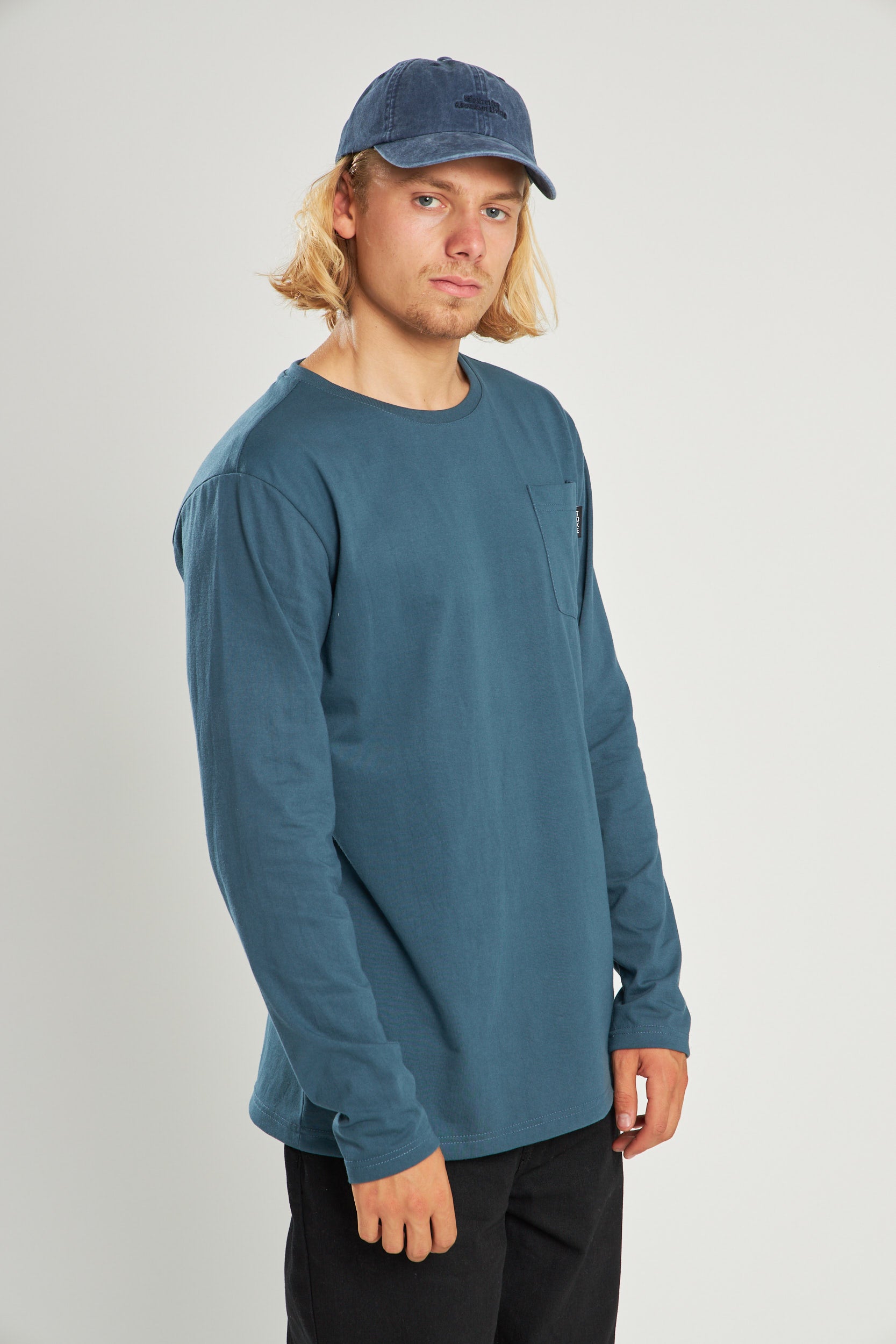 Polera Manga Larga Azul Bolsillo