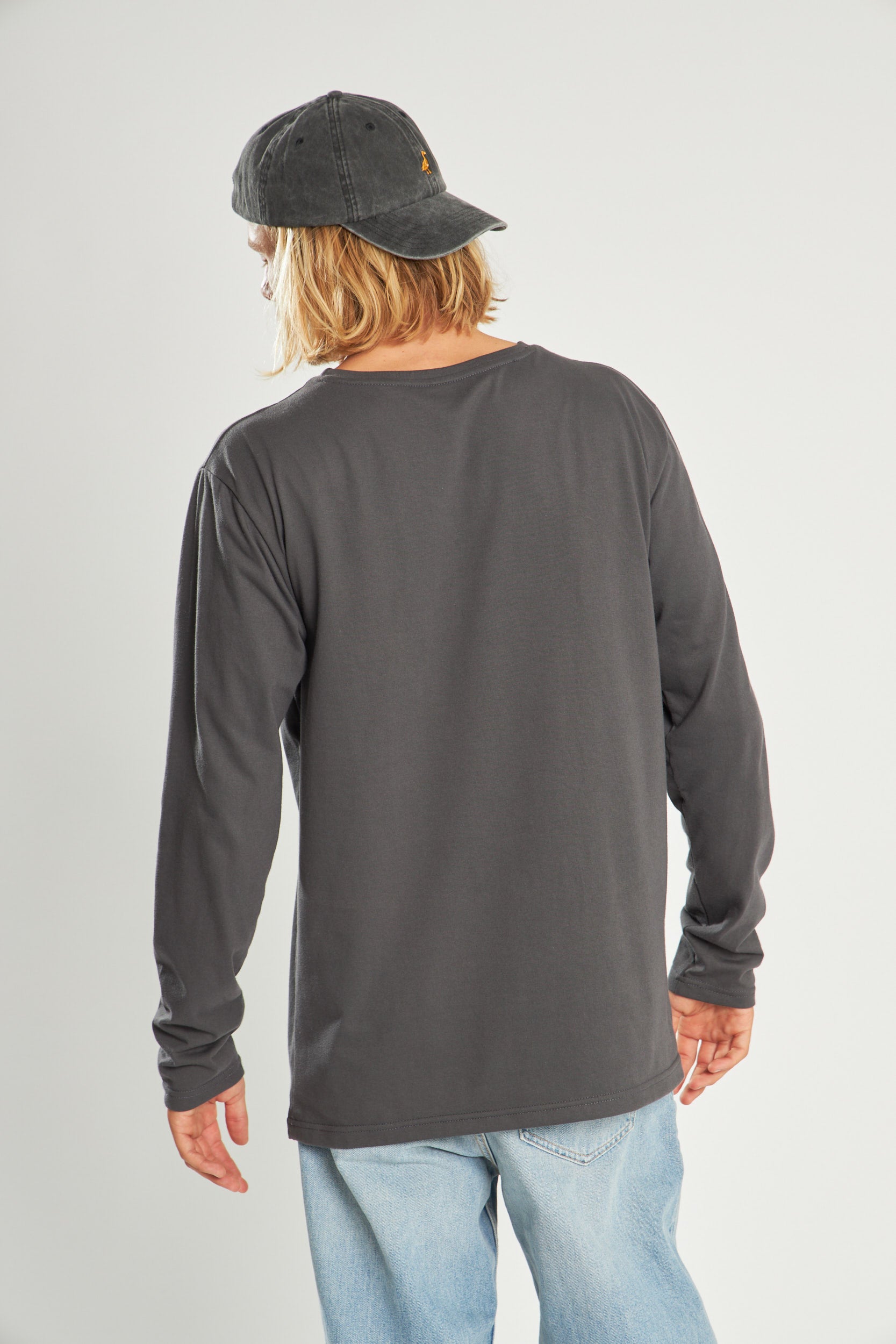 Polera Manga Larga Gris Oscuro Bolsillo