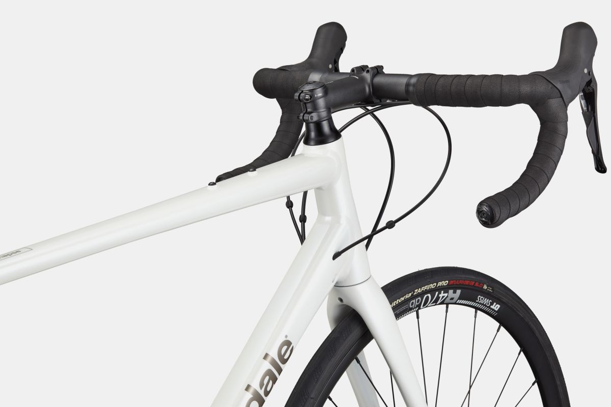 Bicicleta Ruta Cannondale 700 Synapse 1 Blanco