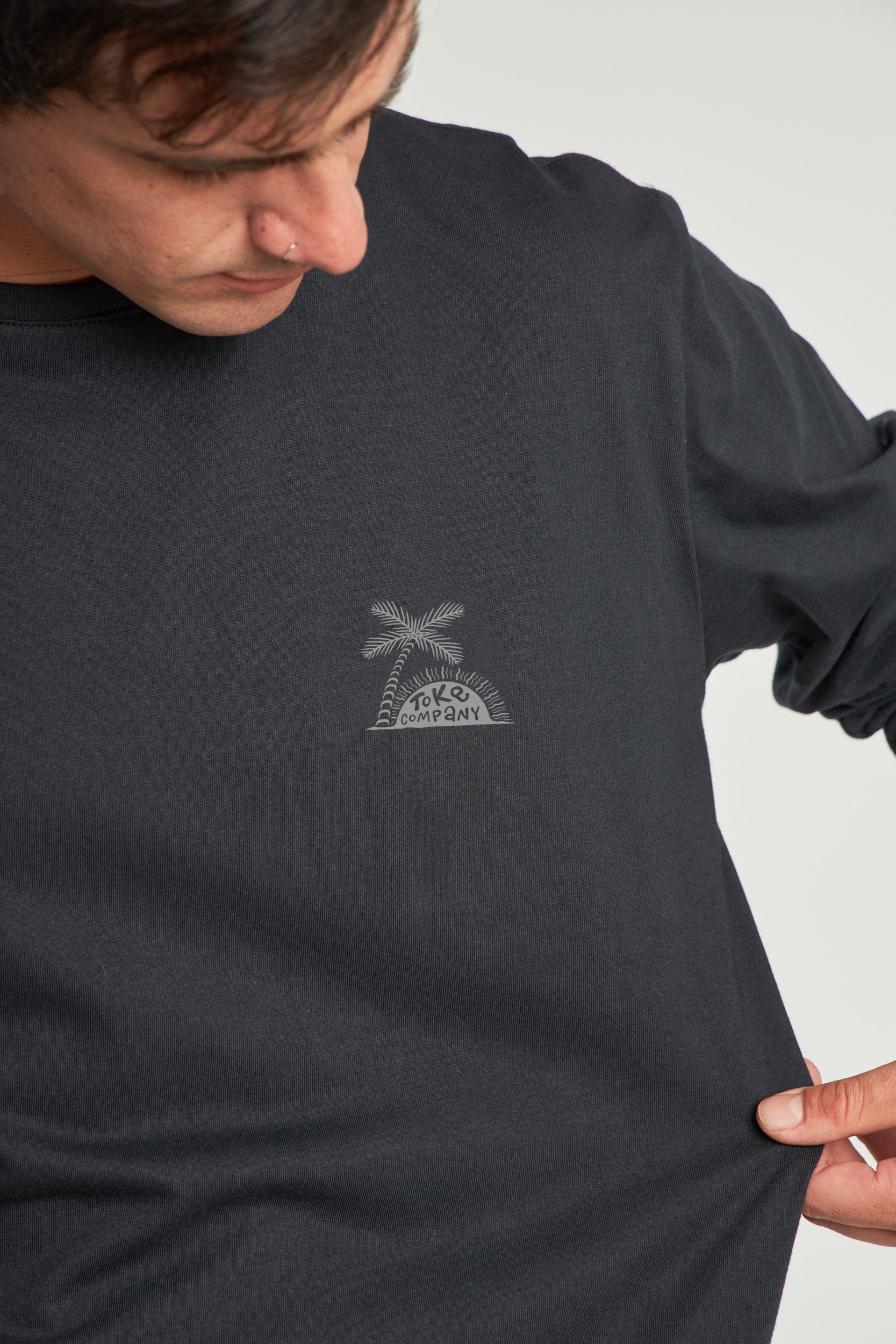 Polera Negra Manga Larga Company