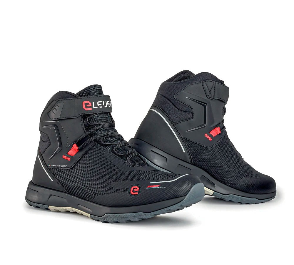 Zapato urbano de moto modelo Nirvana Airtech Black | Eleveit