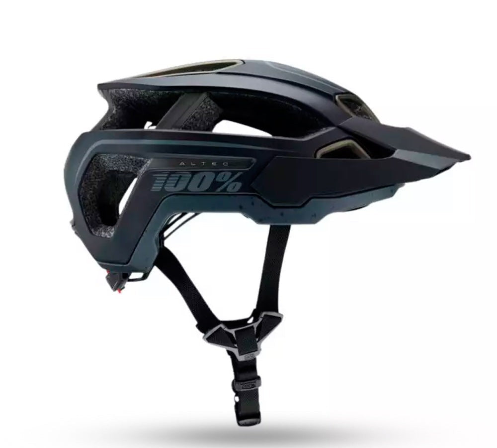 Casco de ciclismo modelo Altec Black | 100 Percent