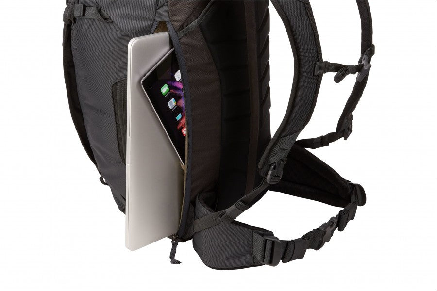 Mochila Thule Landmark 40L Dark Forest