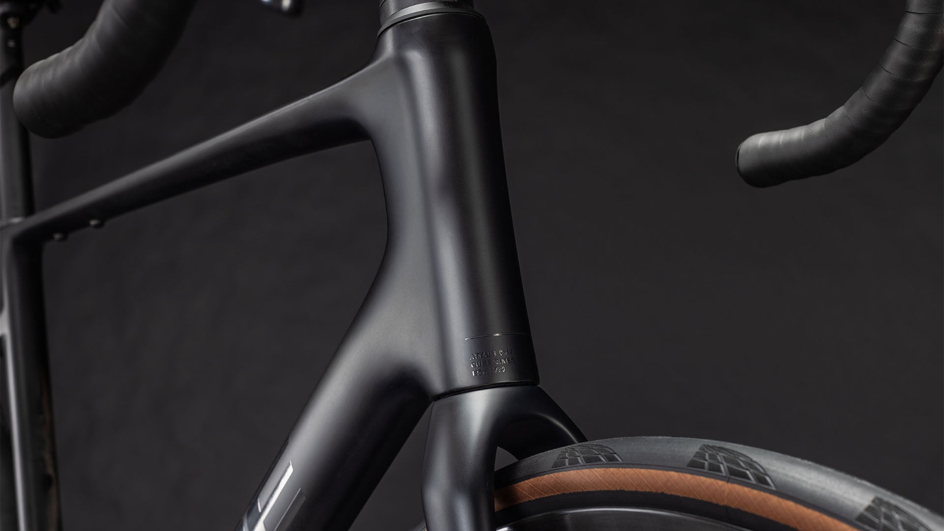 Bicicleta Ruta Cube Attain C:62 SLT carbon´n´coalchrome