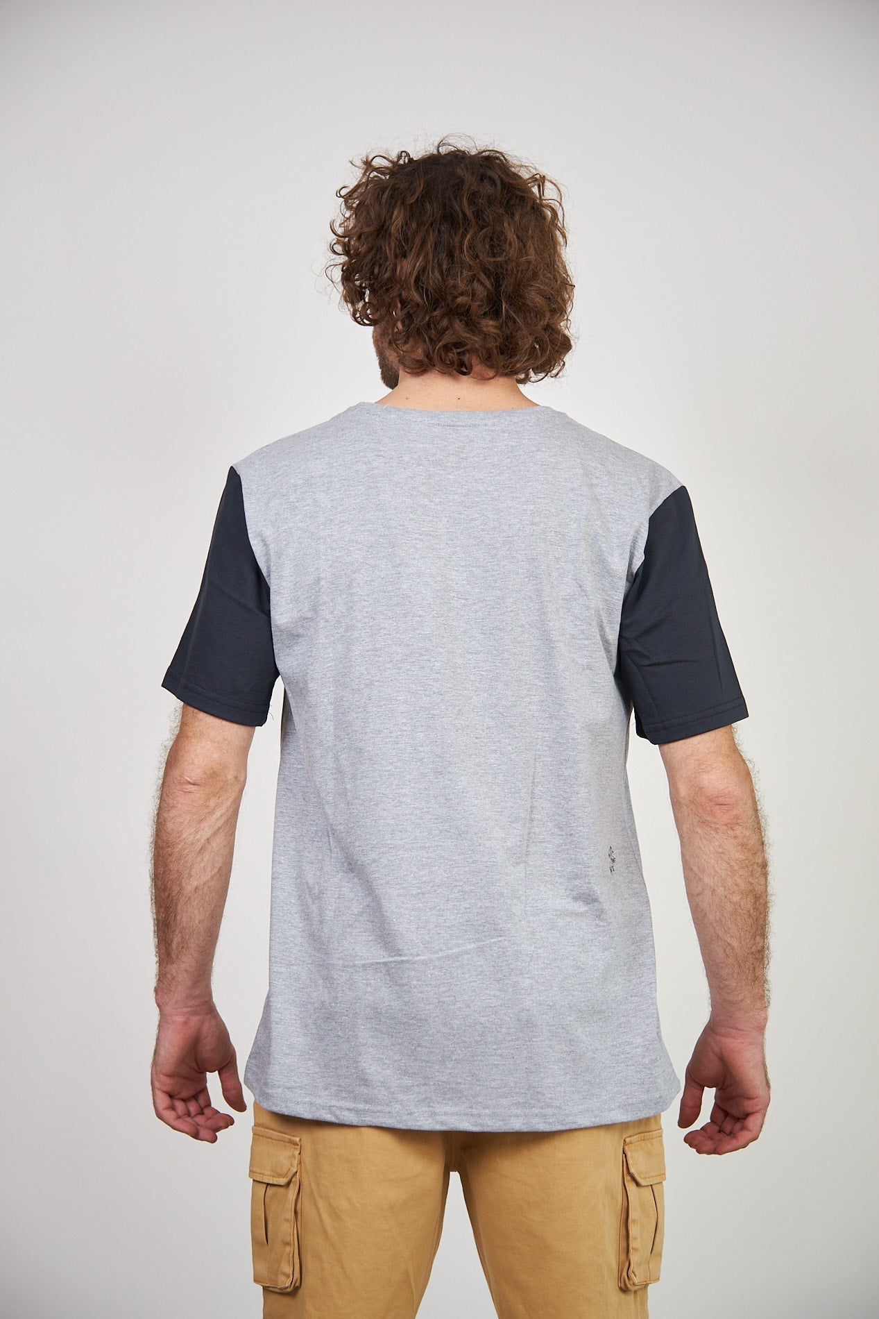 Polera Manga Corta Hombre Gris Grate