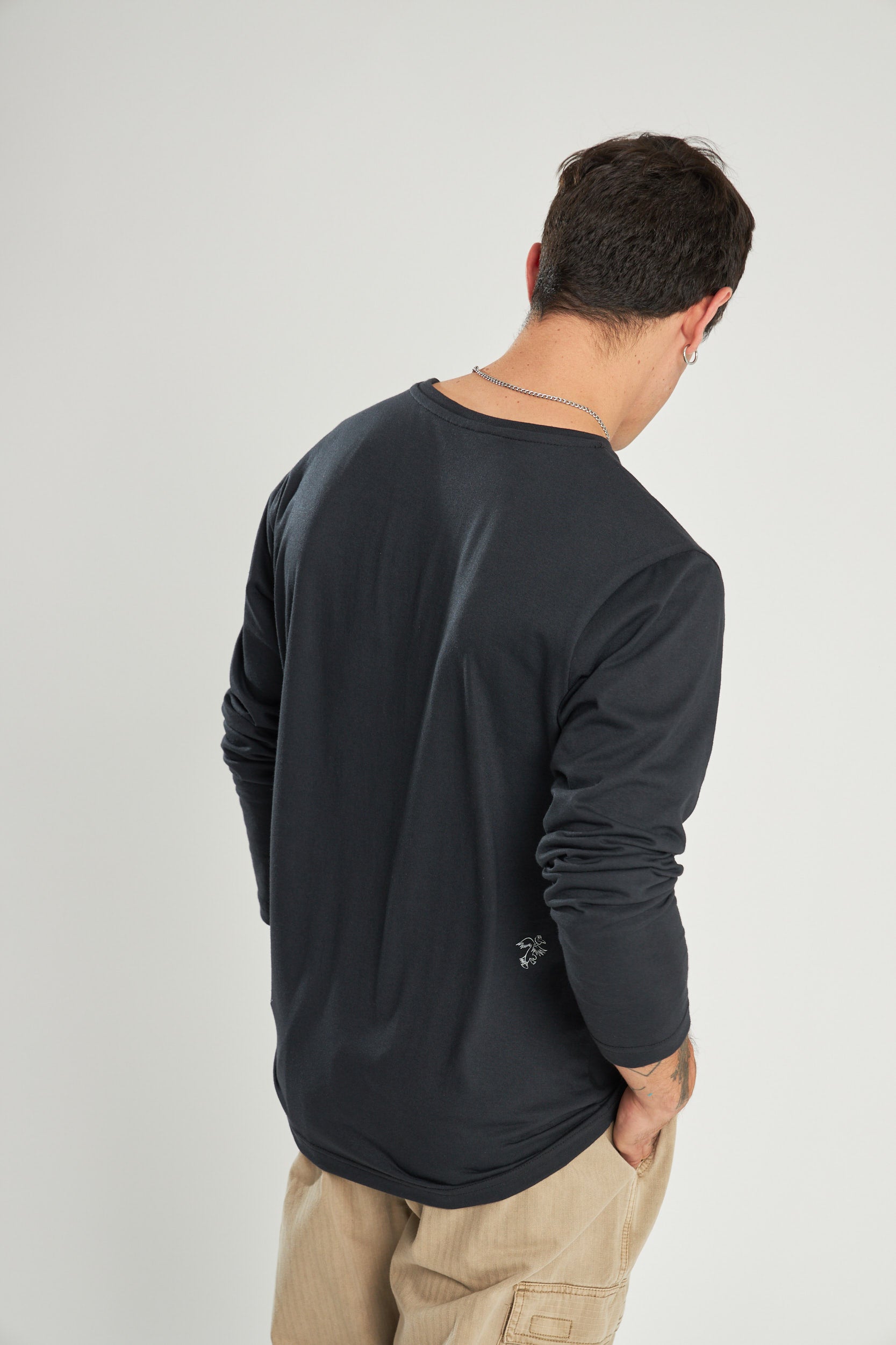 Polera Negra Manga Larga Quilla