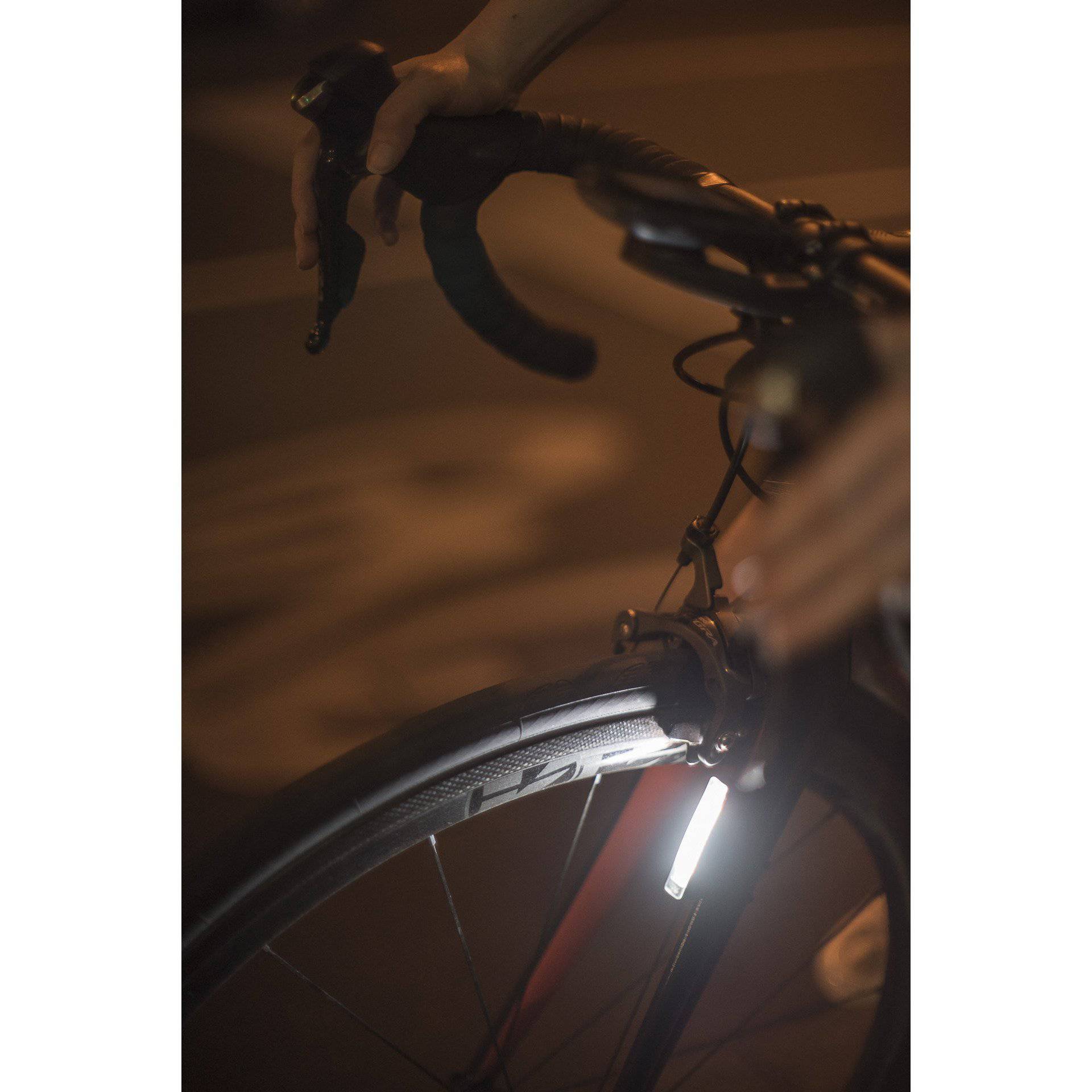 Luz Delantera Para bicicleta Blinder Plus+ //Knog - Rideshop