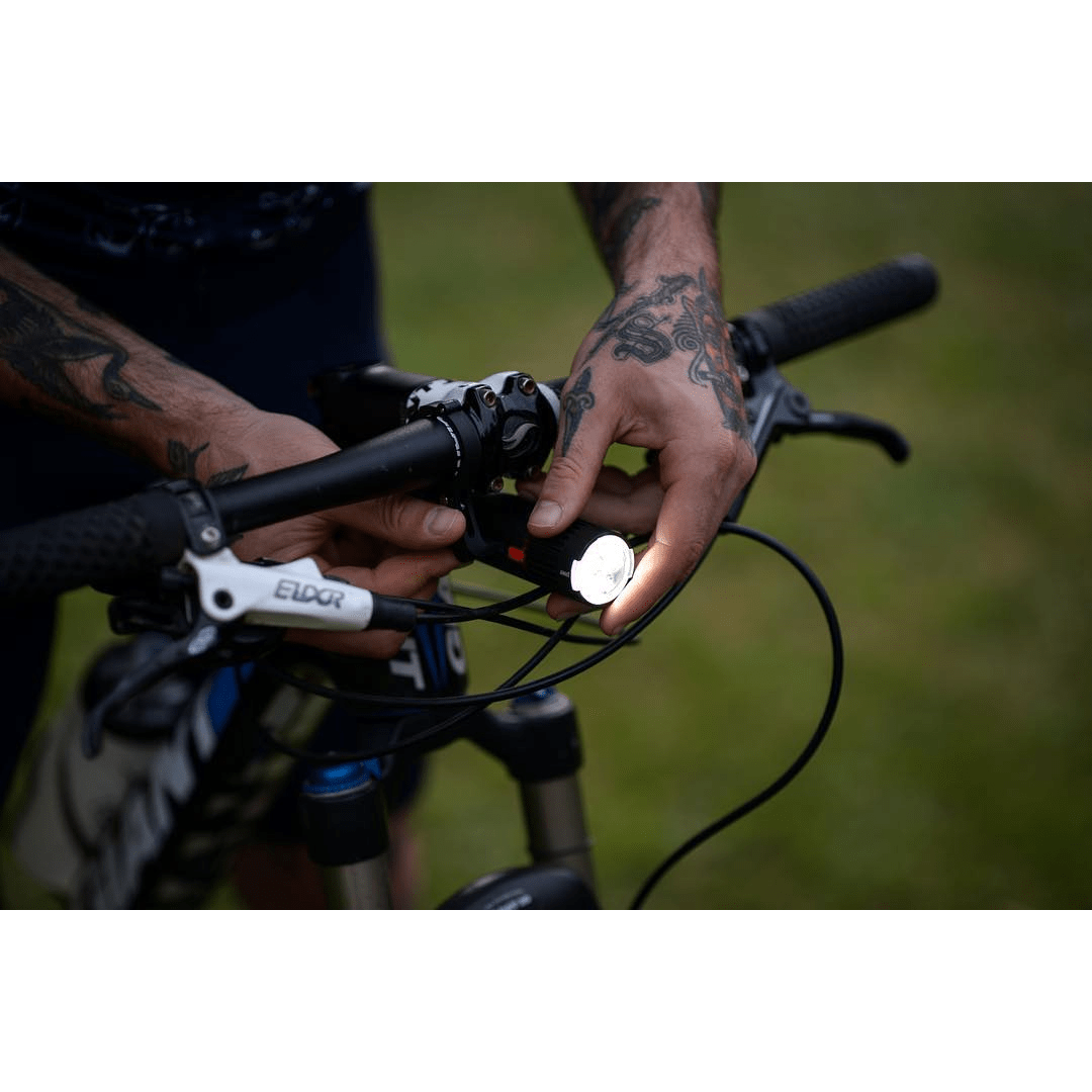 Luz Delantera Para Bicicleta PWR Rider//Knog - Rideshop