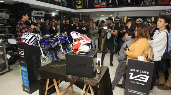 A TABLERO VUELTO FUE LANZAMIENTO FOX EN LOCAL VÍCTOR MÁRQUEZ DE VITACURA - Rideshop