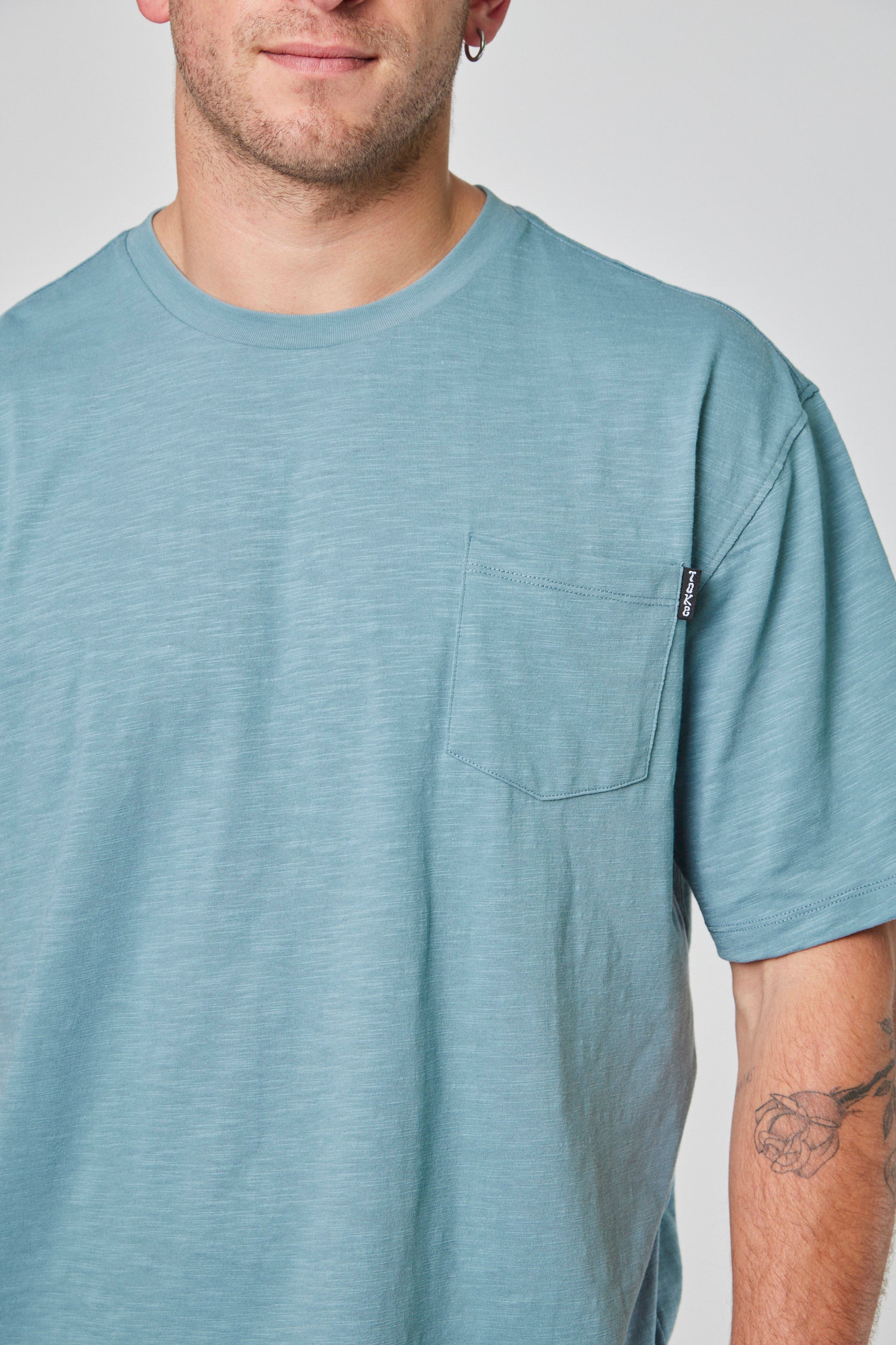 Polera Celeste Hombre Manga Corta Bolsillo