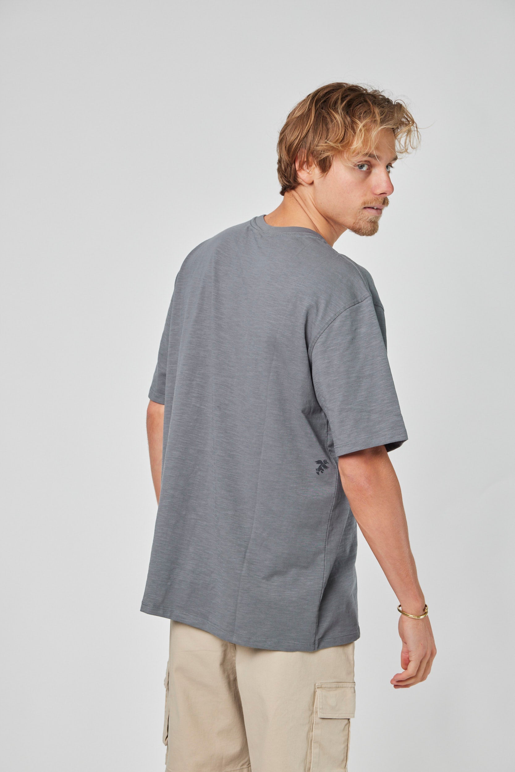 Polera Gris Manga Corta Bolsillo