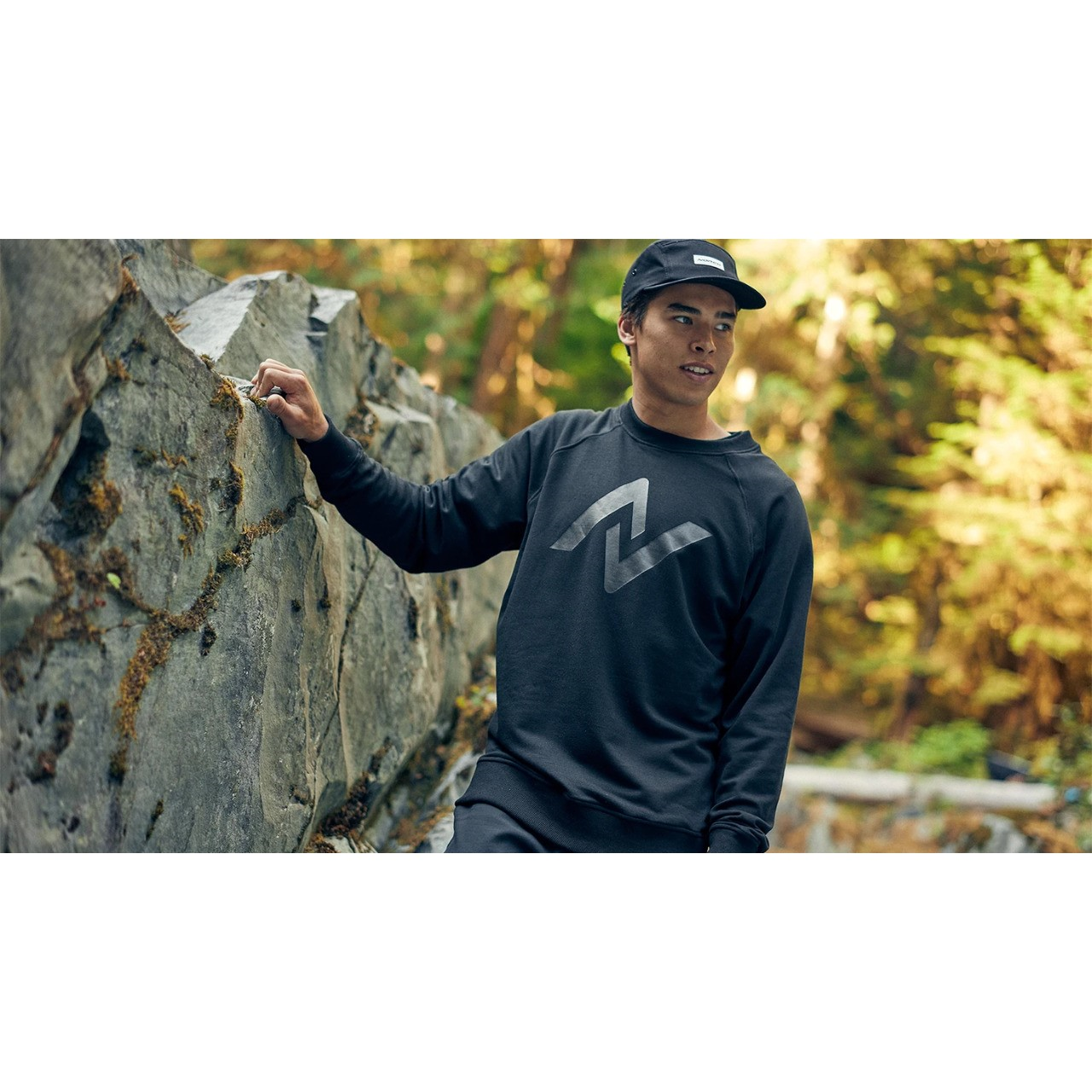 Poleron Lifestyle Icon Crew Negro Norco