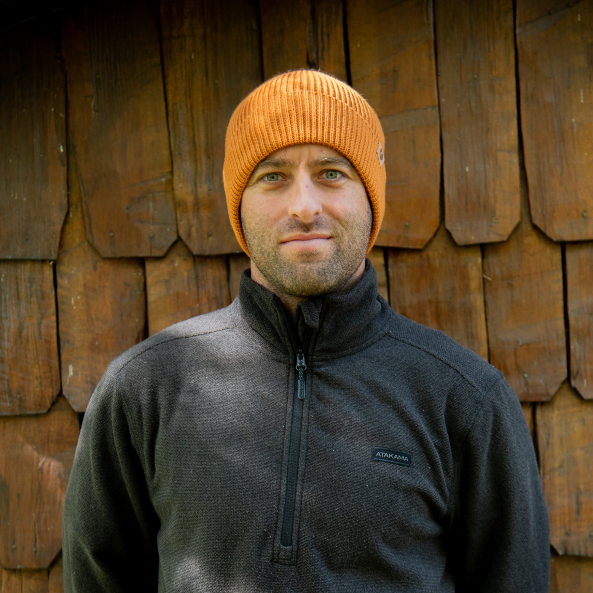 Gorro beanie Limarí Cafe Mostaza