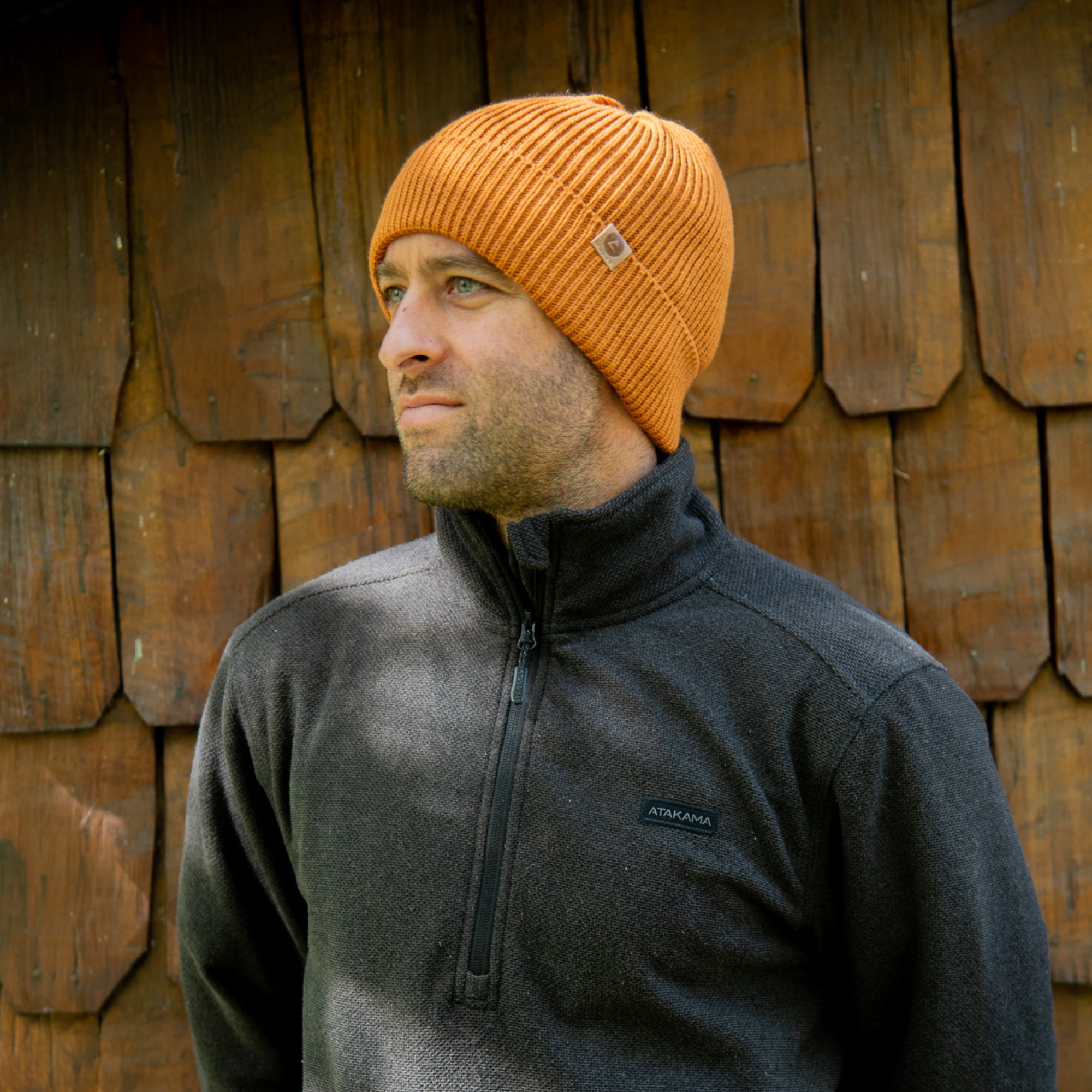 Gorro beanie Limarí Cafe Mostaza