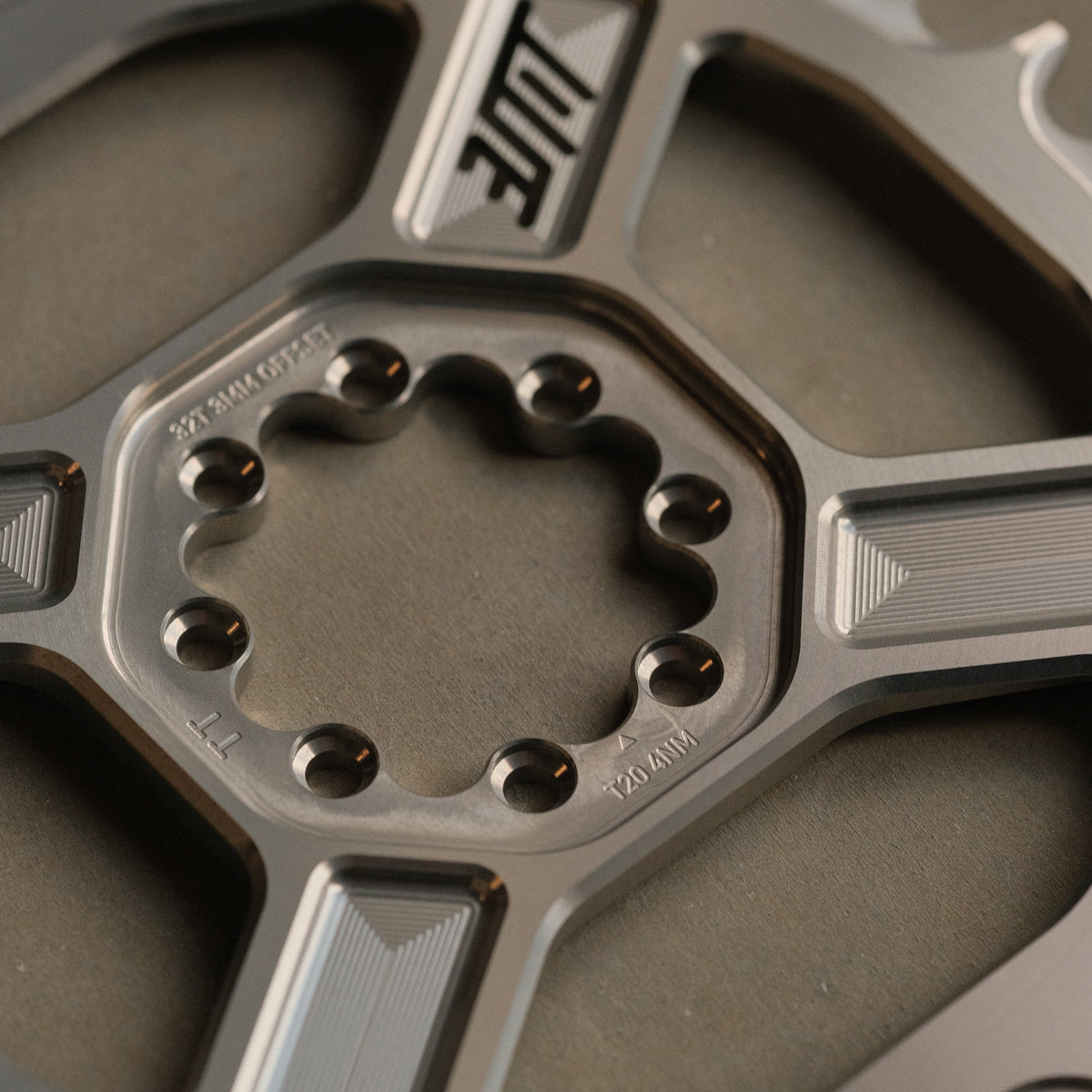 Plato Title CR1 8-Bolt de aluminio 7075 T6