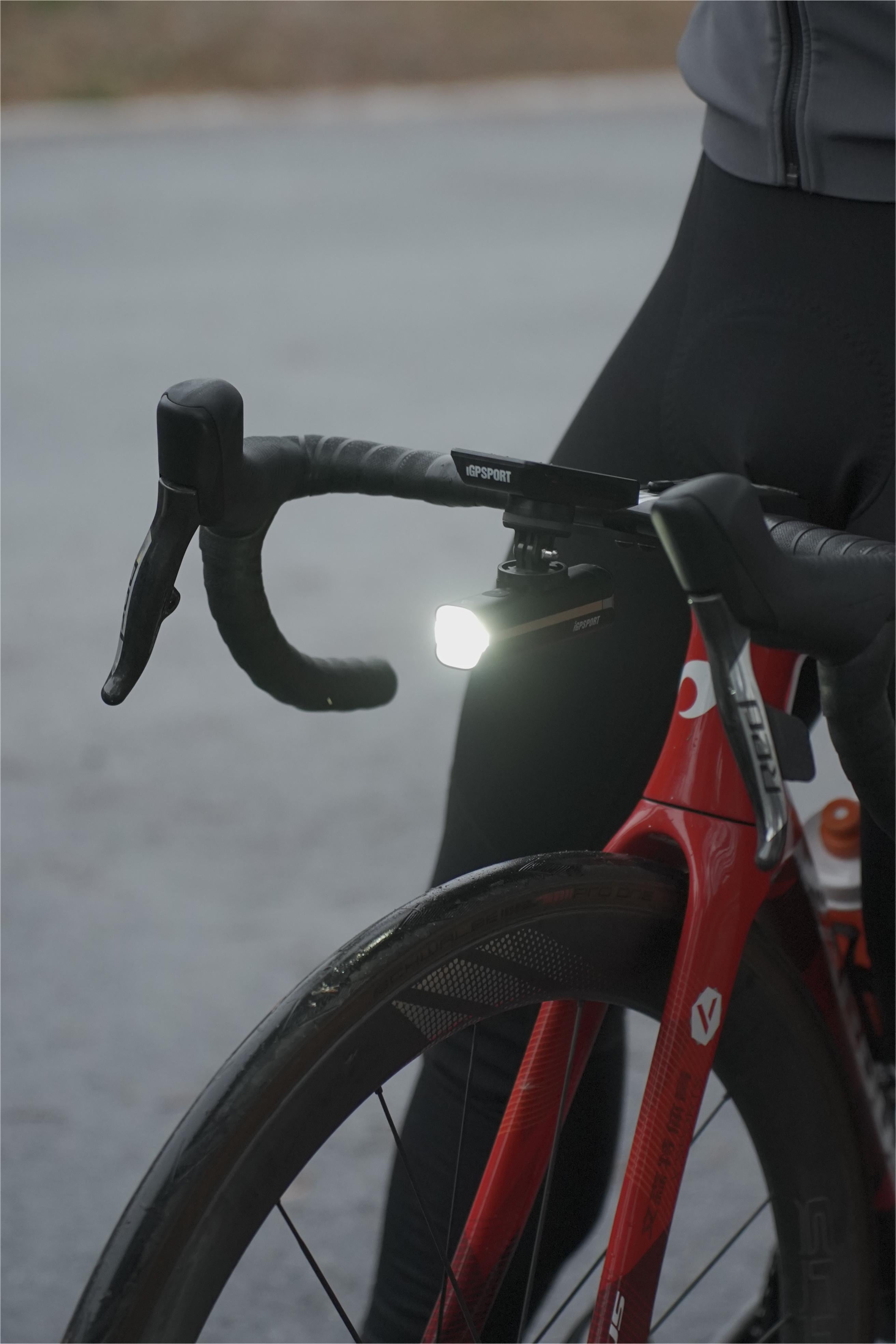 Luz Delantera Inteligente iGPSPORT VS1200s