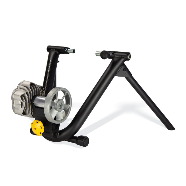 Bicicleta instalada en rodillo Saris Fluid 2 Smart Equipped