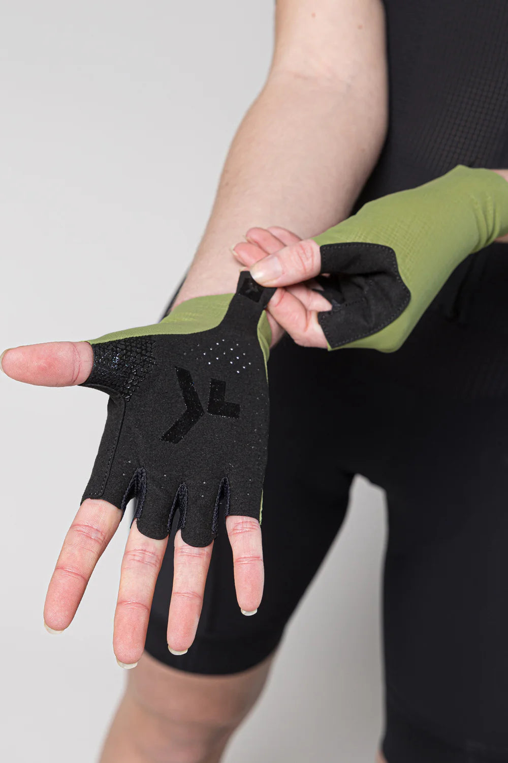 Gobik Guantes Cortos Mamba 2.0 Unisex Olive Green