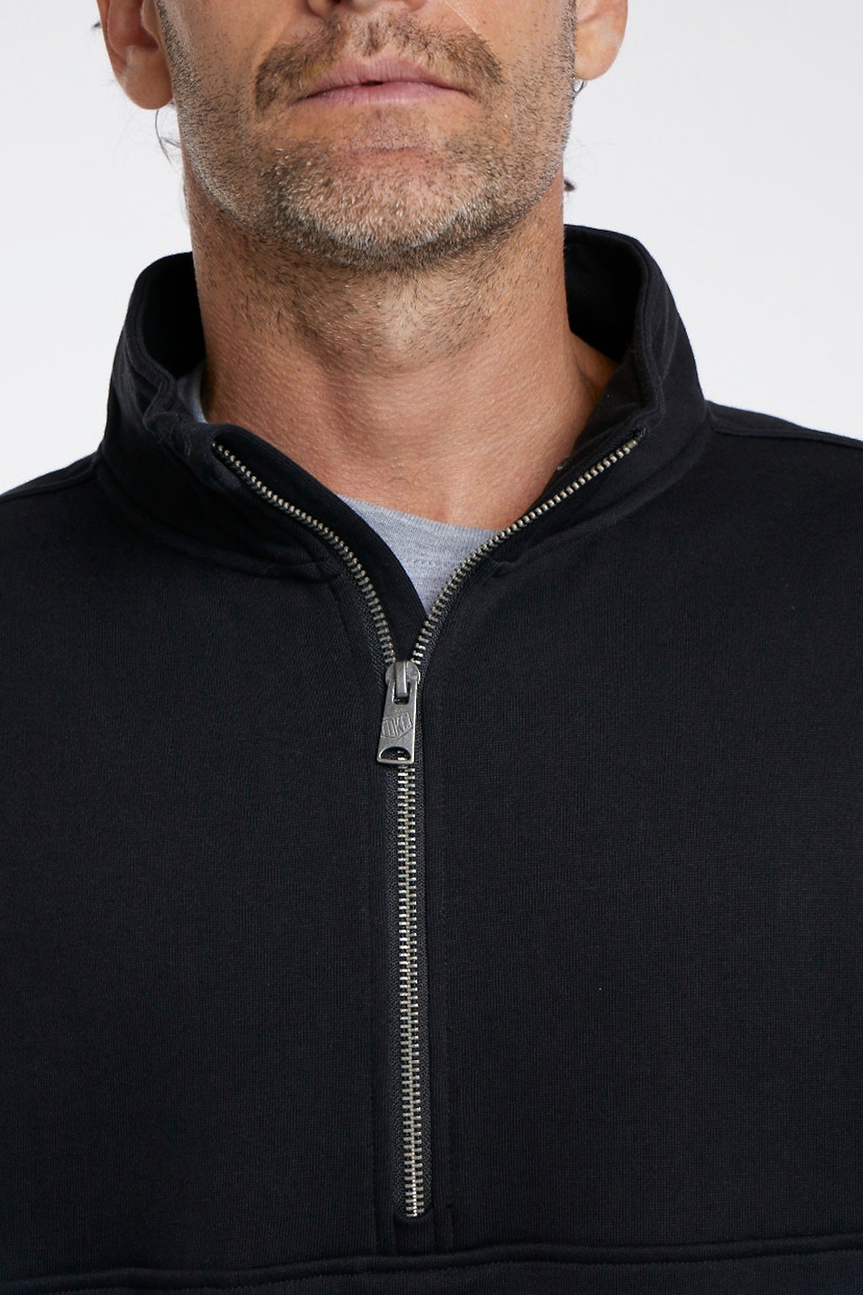 Polerón Negro Hombre Half Zip