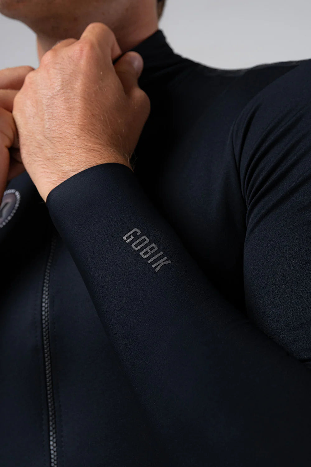 Gobik Manguitos Ligeros Termicos Haru 2.0 Unisex Pitch Black