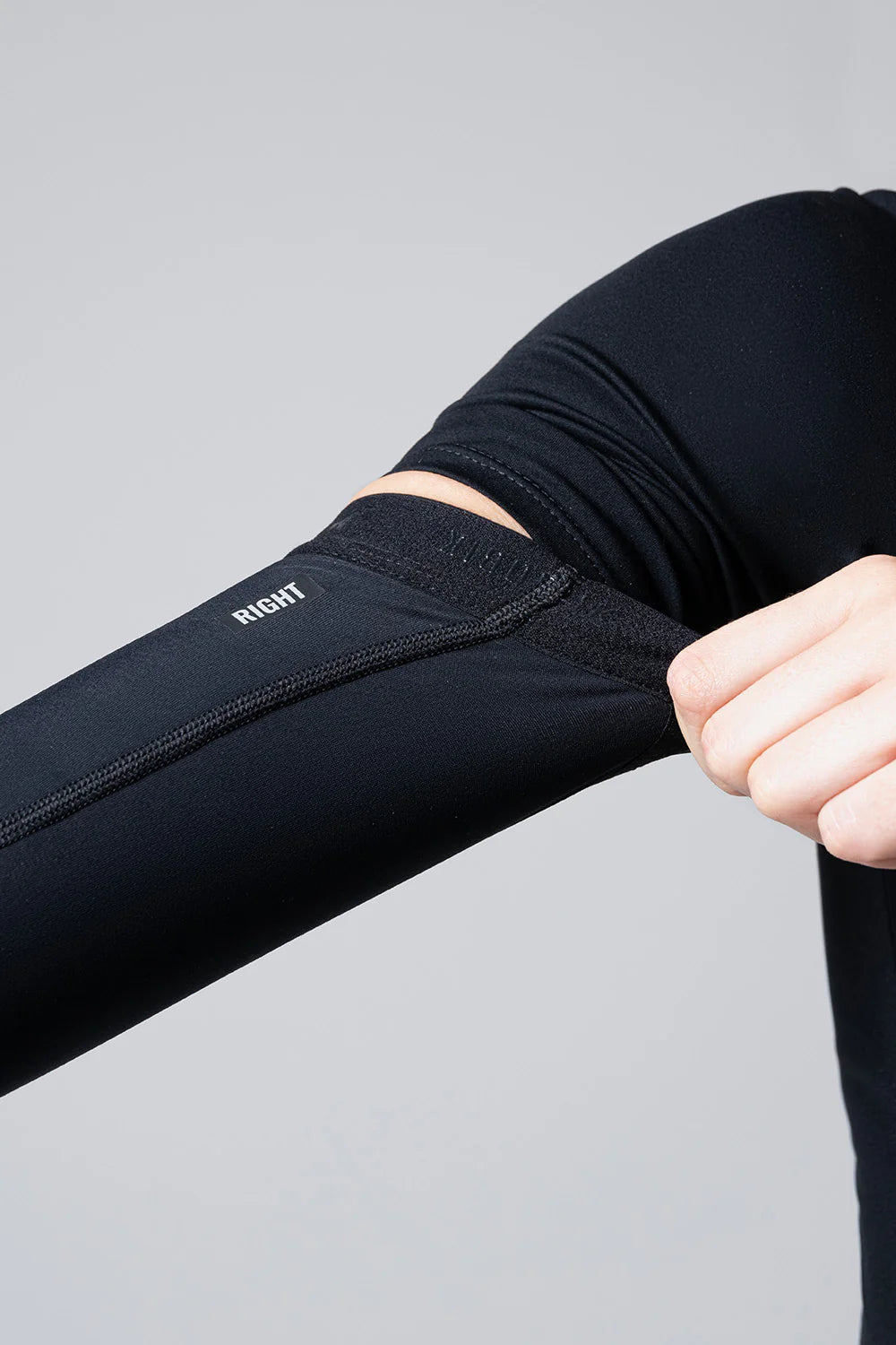 Gobik Manguitos Ligeros Termicos Haru 2.0 Unisex Pitch Black