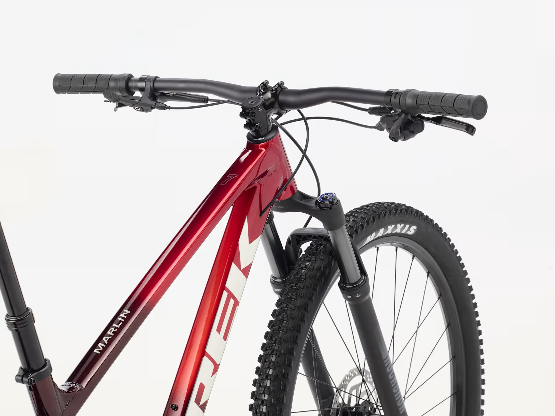 Bicicleta MTB Trek Marlin 7  Fury Red Grey Fade 3ra Gen