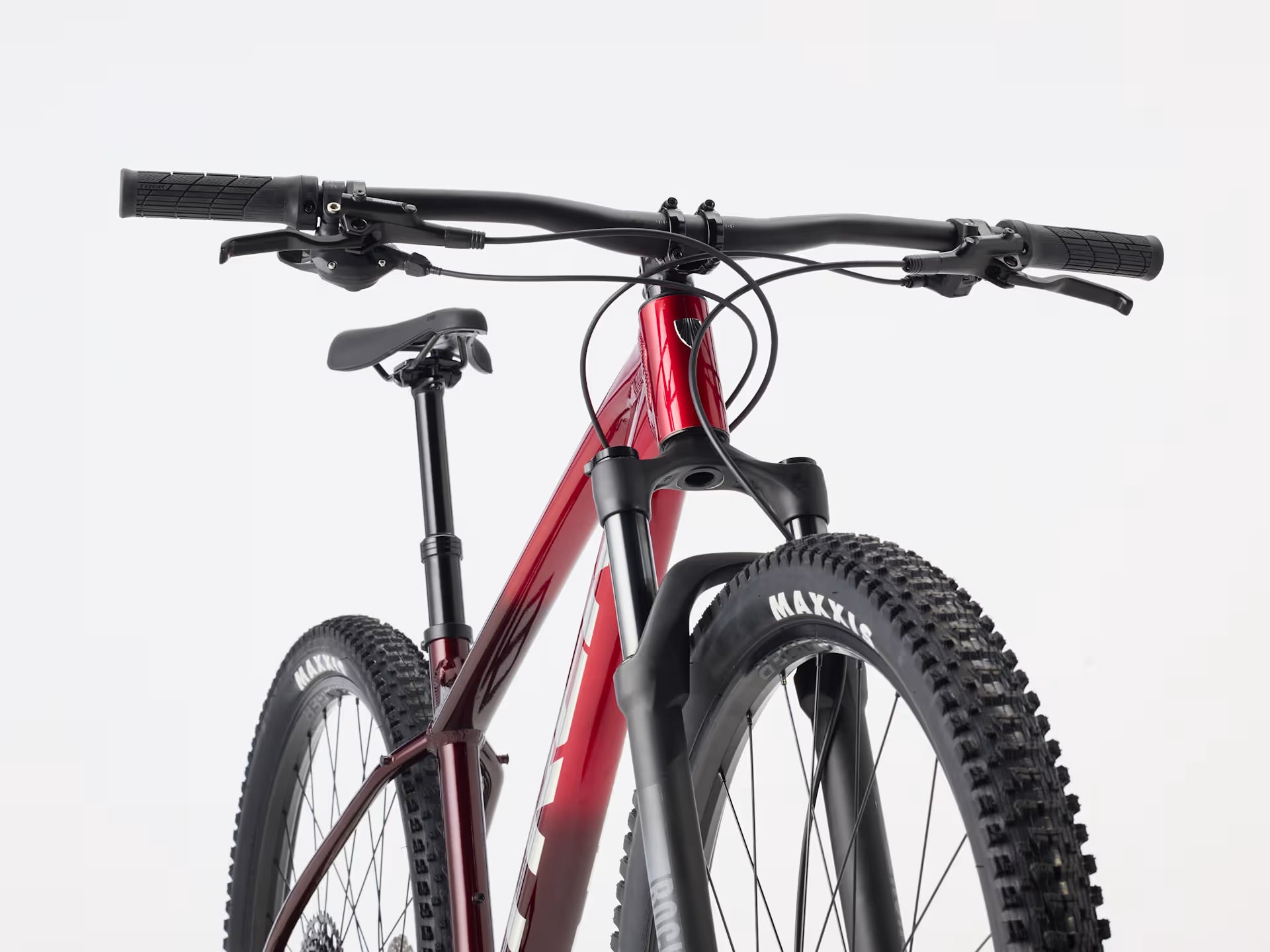 Bicicleta MTB Trek Marlin 7 Fury Red Grey Fade 3ra Gen Bicicleta MTB Trek Marlin 7 Fury Red Grey Fade 3ra Gen