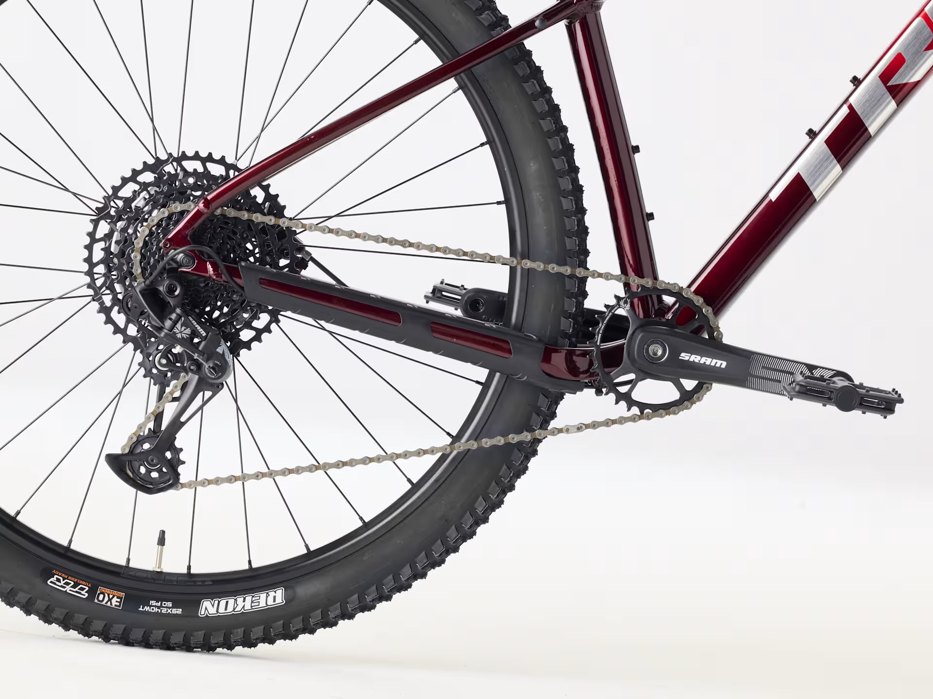 Bicicleta MTB Trek Marlin 7 Fury Red Grey Fade 3ra Gen Bicicleta MTB Trek Marlin 7 Fury Red Grey Fade 3ra Gen