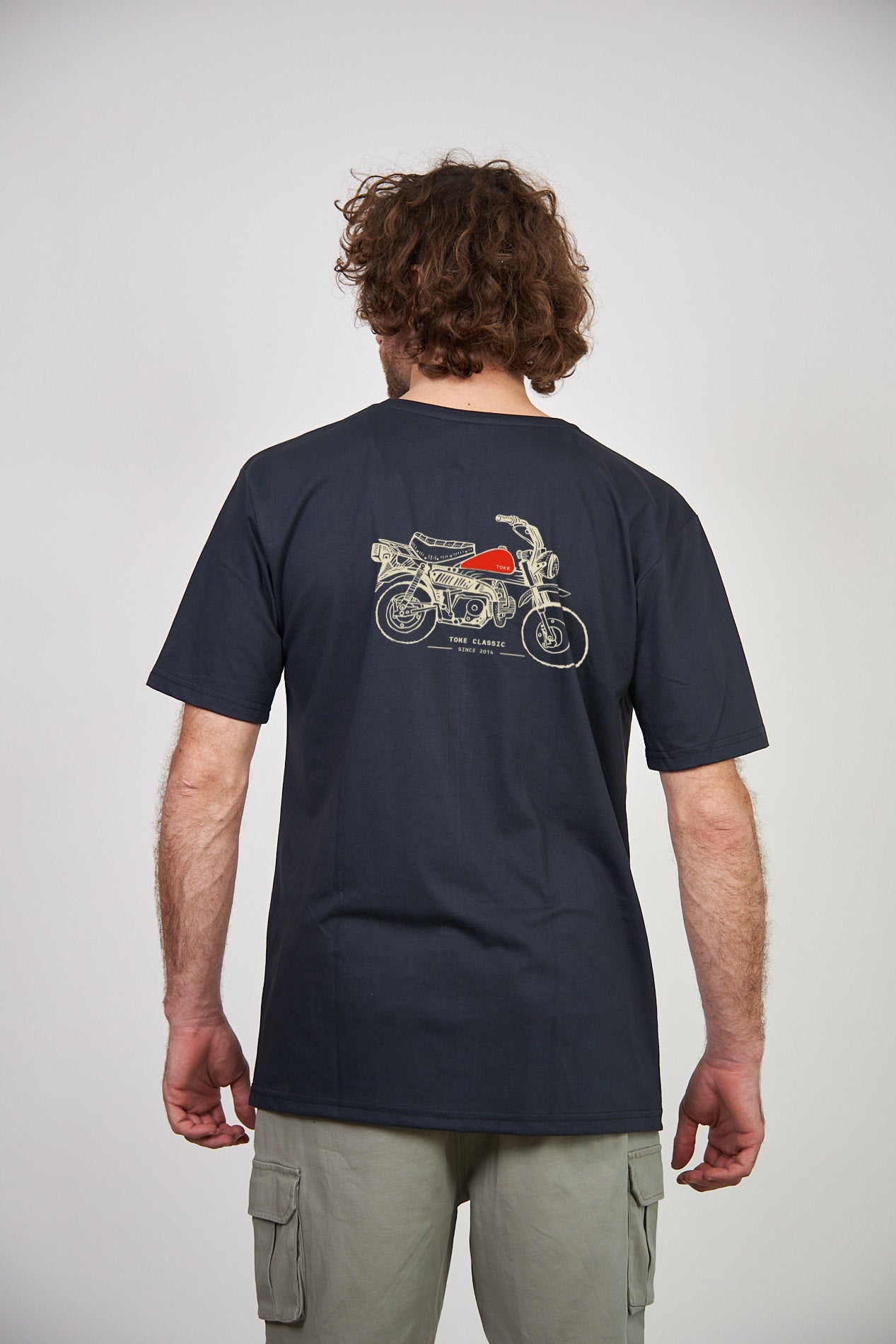 Polera Hombre Negra Manga Corta Cascos