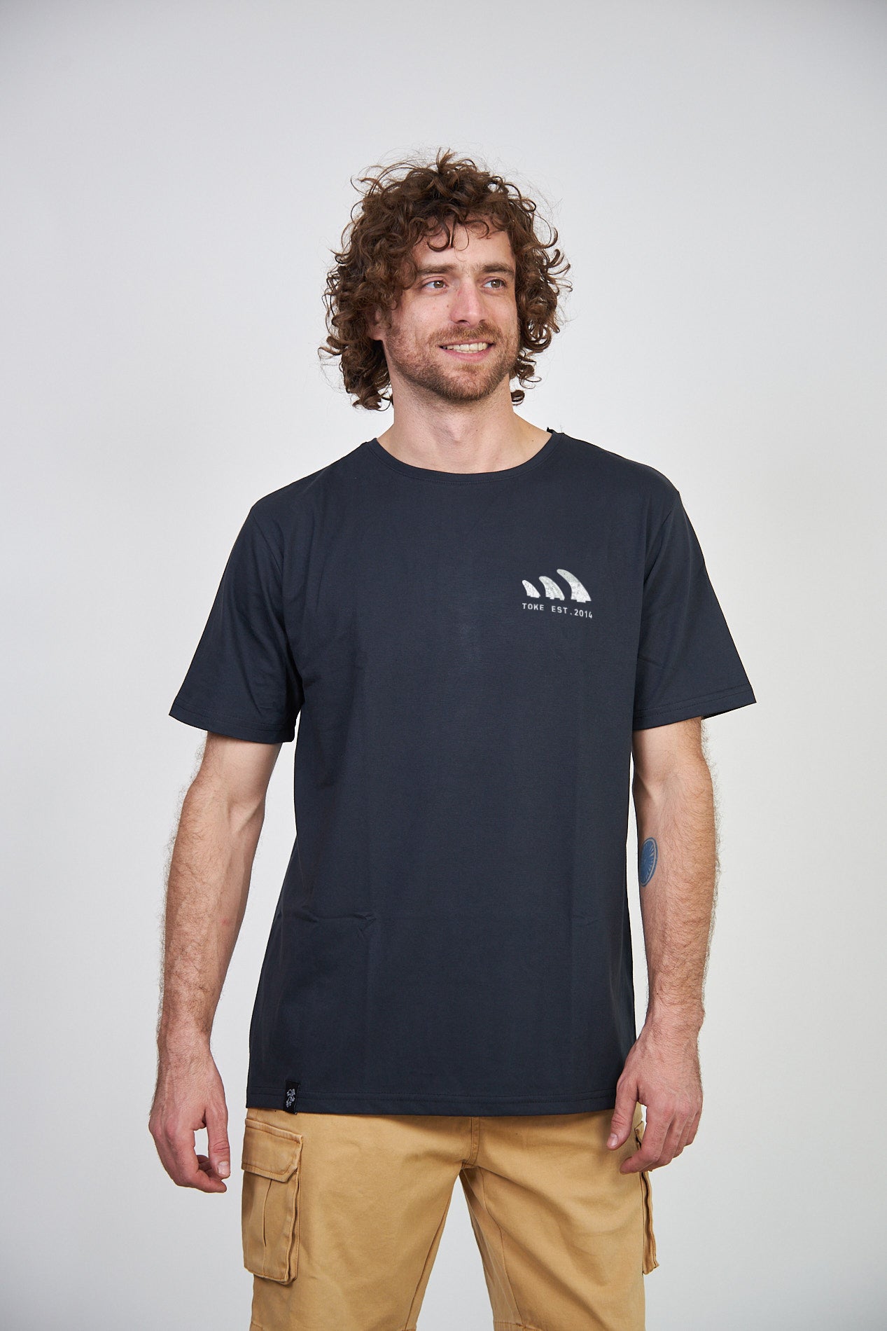 Polera Negra Manga Corta Quilla