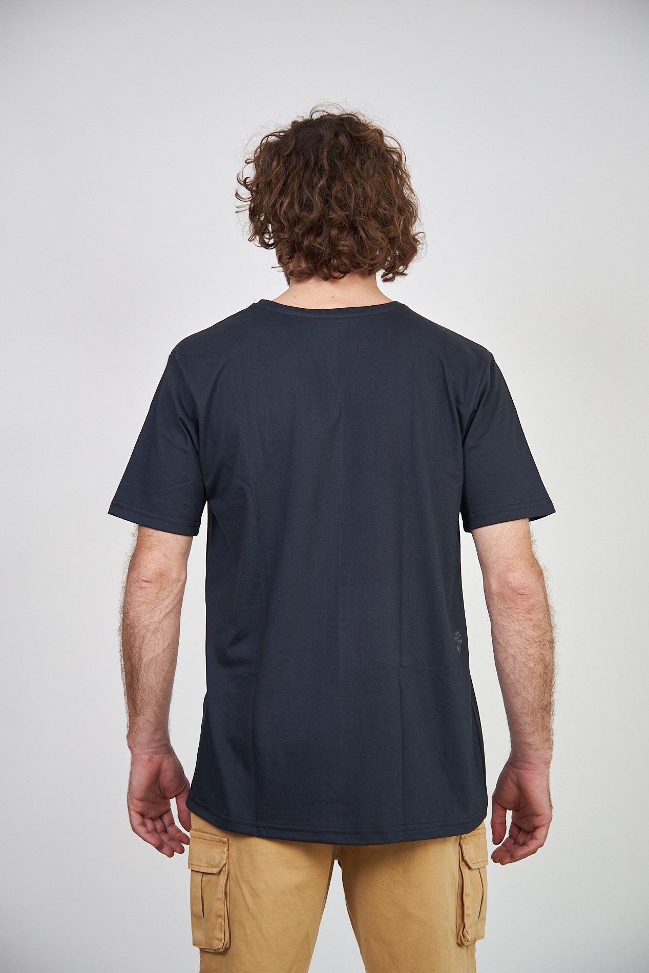 Polera Negra Manga Corta Quilla