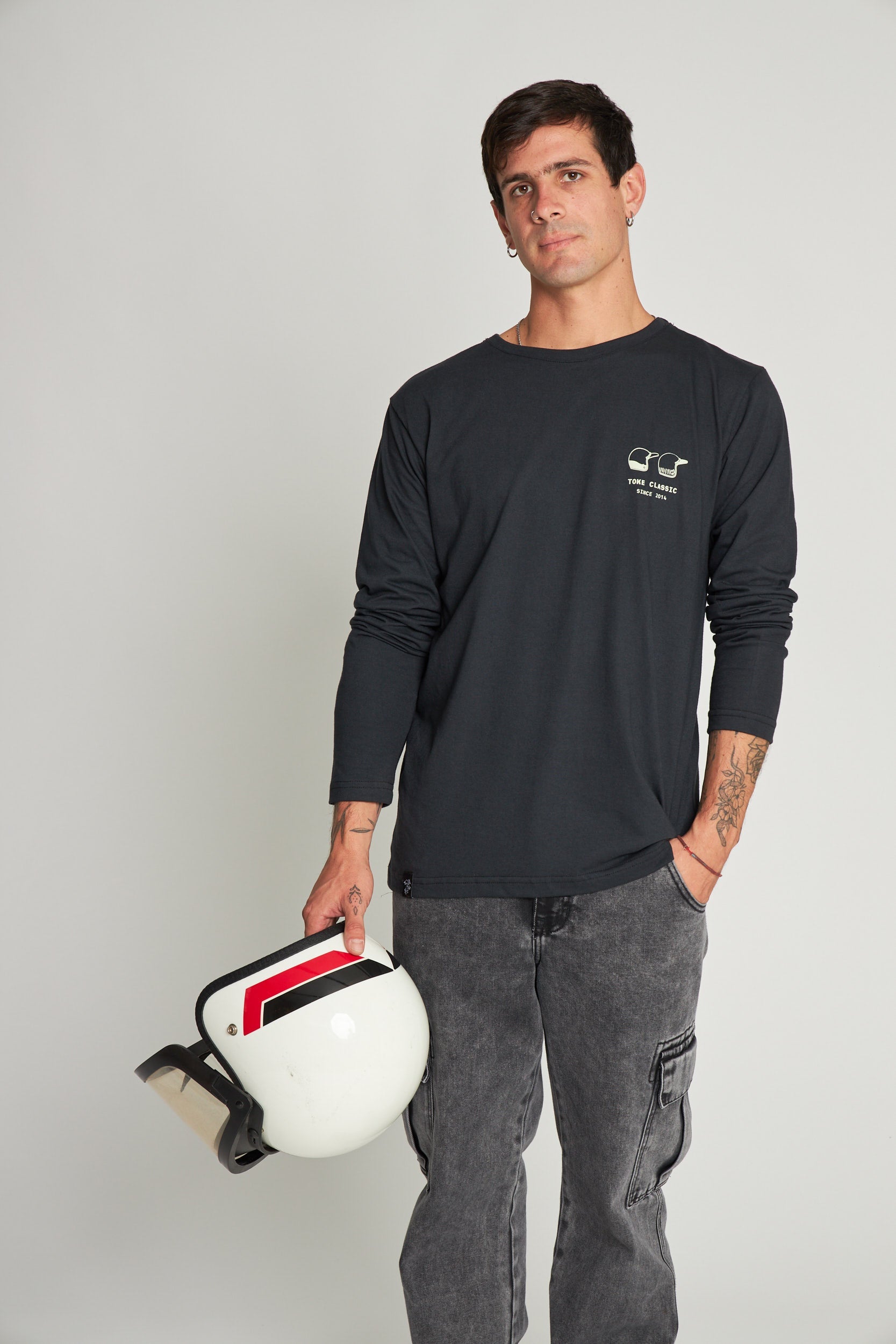 Polera Negra Manga Larga Hombre Cascos