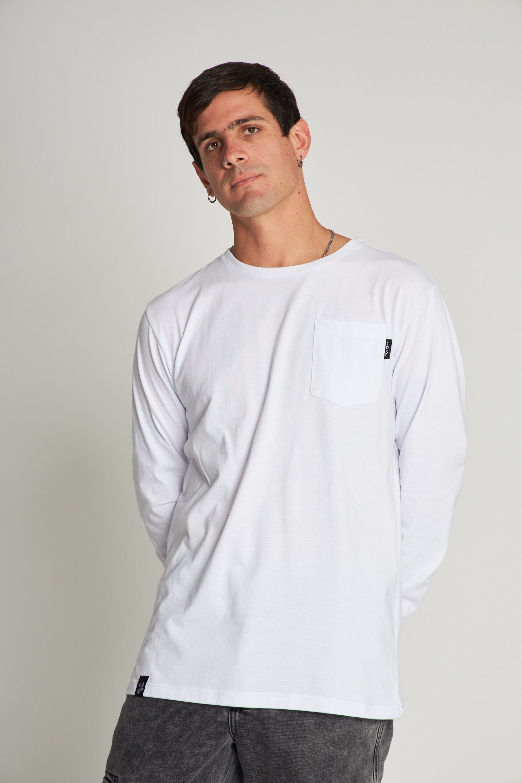 Polera Manga Larga Blanca Bolsillo