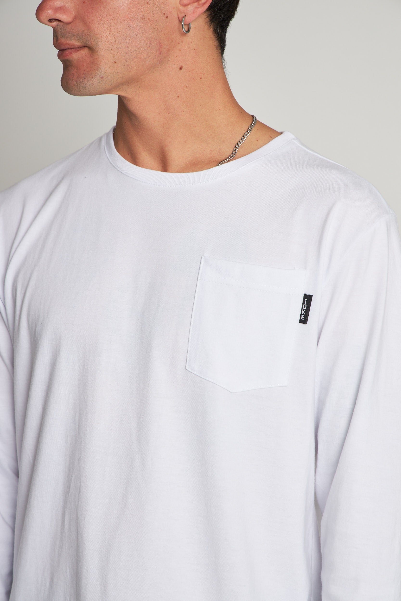 Polera Manga Larga Blanca Bolsillo