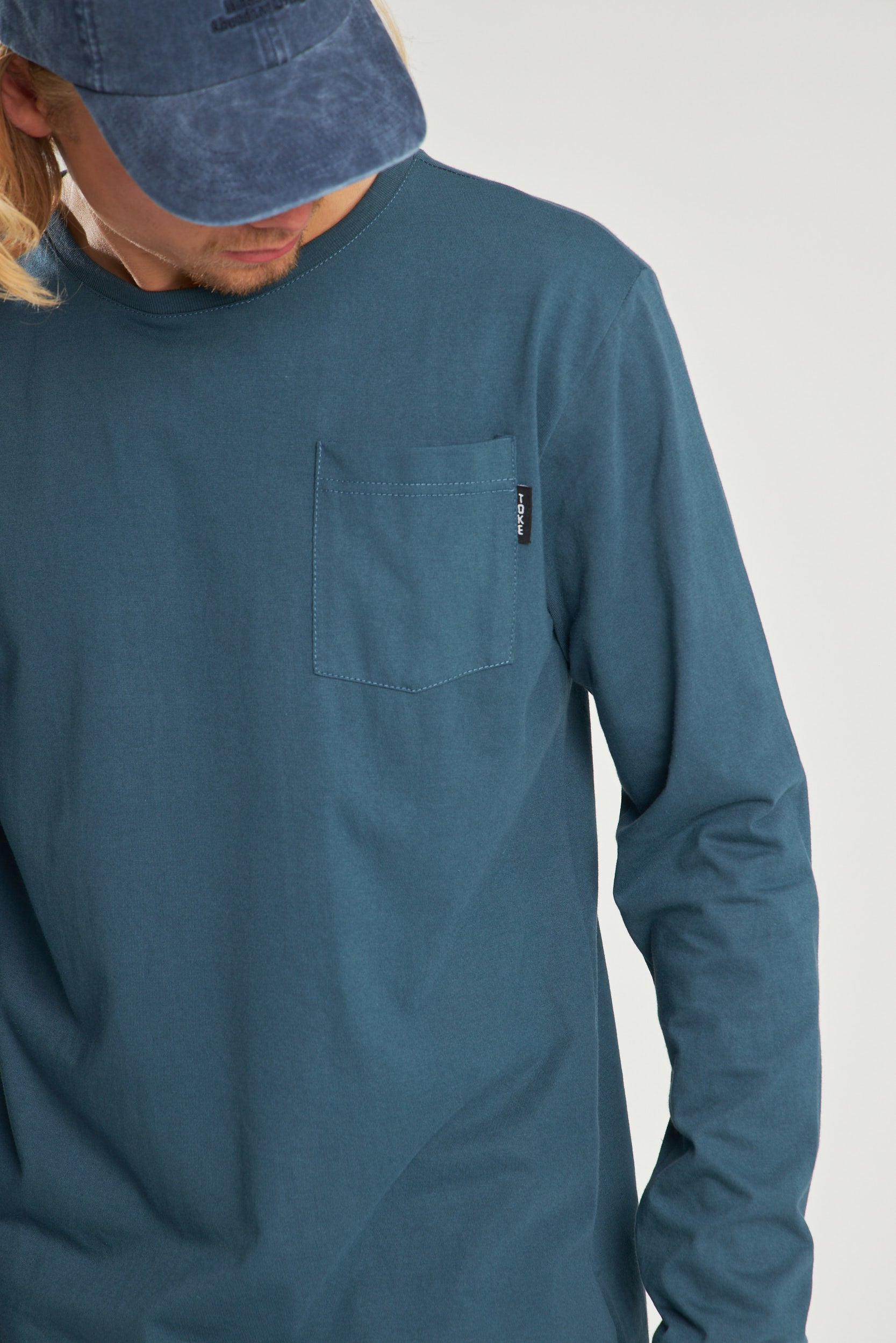 Polera Manga Larga Azul Bolsillo