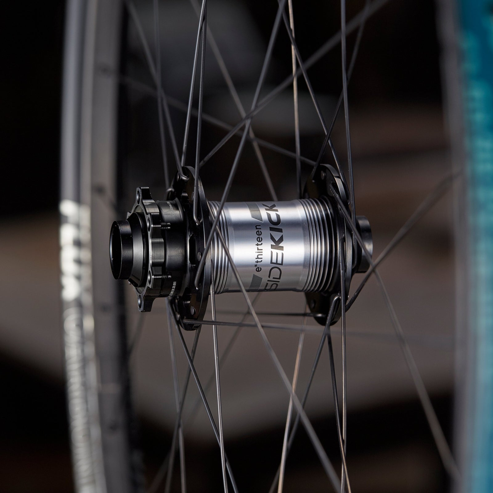 Rueda E13 Grappler Sidekick Flux DH 29 30mm 32H 12x157mm Disco 6P DM 9-24T 7V Carbono - imagen 4