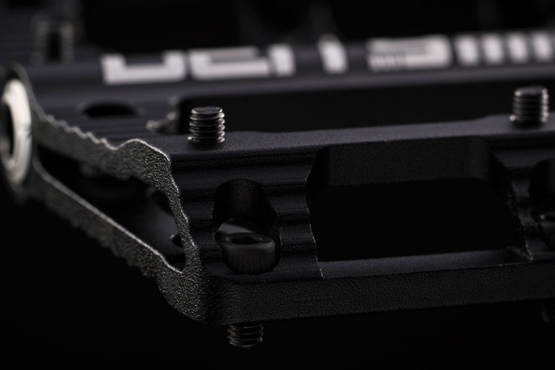 PEDAL FLAT DEITY BLACK KAT SILVER - Rideshop