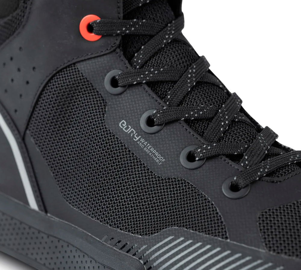 Zapato urbano de moto modelo Skyline Air WP Black | Eleveit