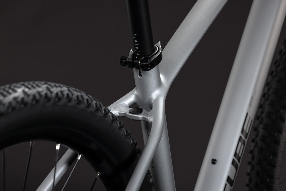 Bicicleta Cube Reaction Pro platinum´n´black | Preventa - Entrega Febrero 2027