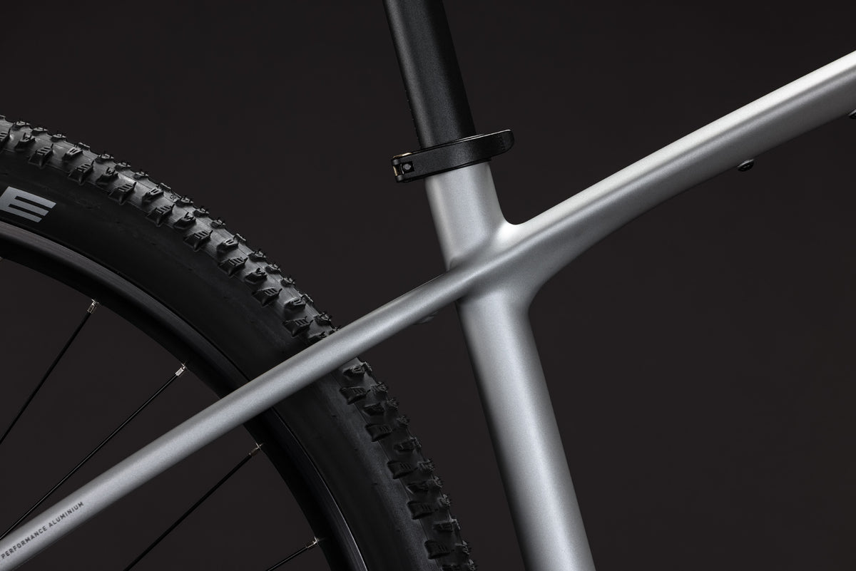 Bicicleta Cube Reaction Pro platinum´n´black | Preventa - Entrega Febrero 2027
